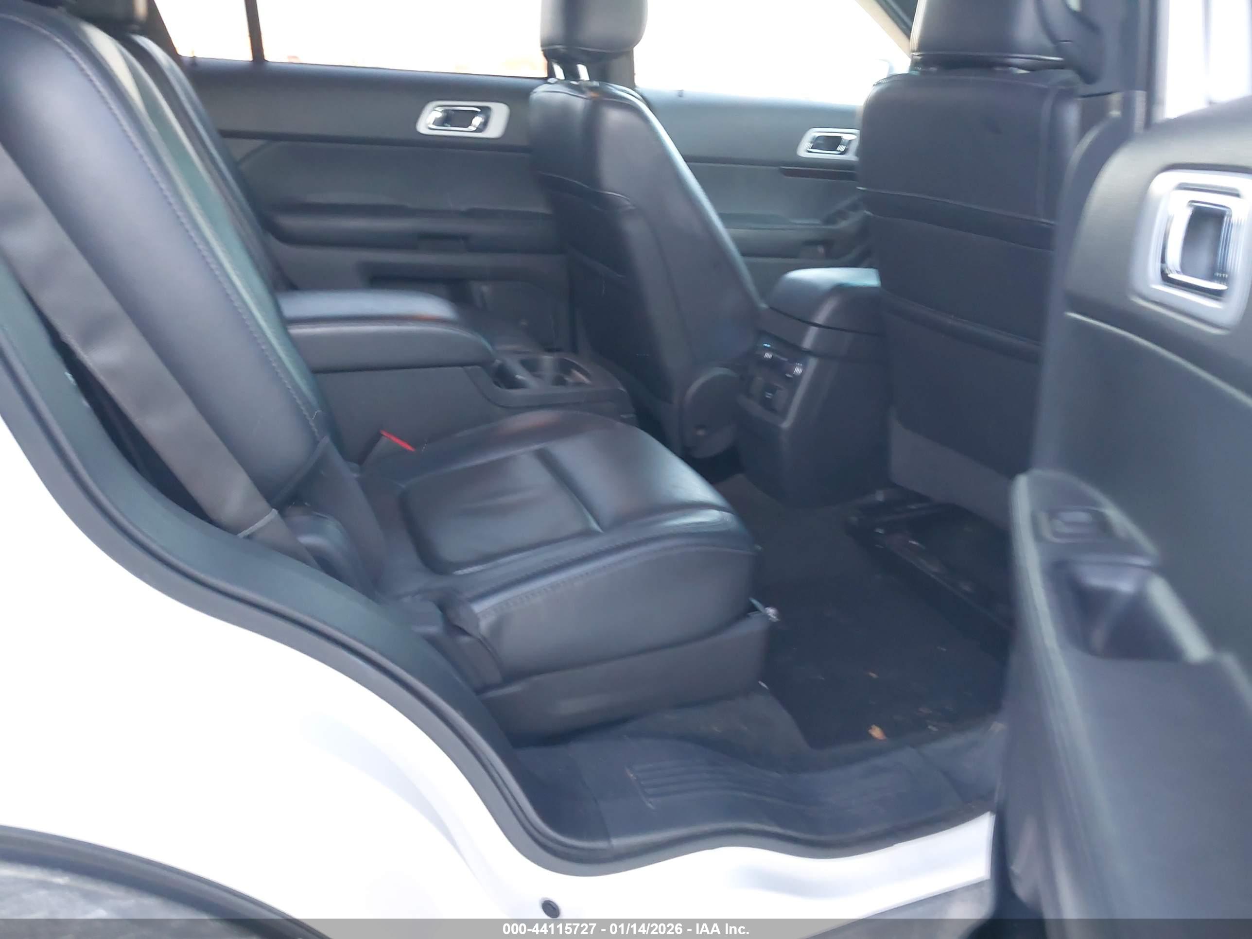 FORD EXPLORER image 8