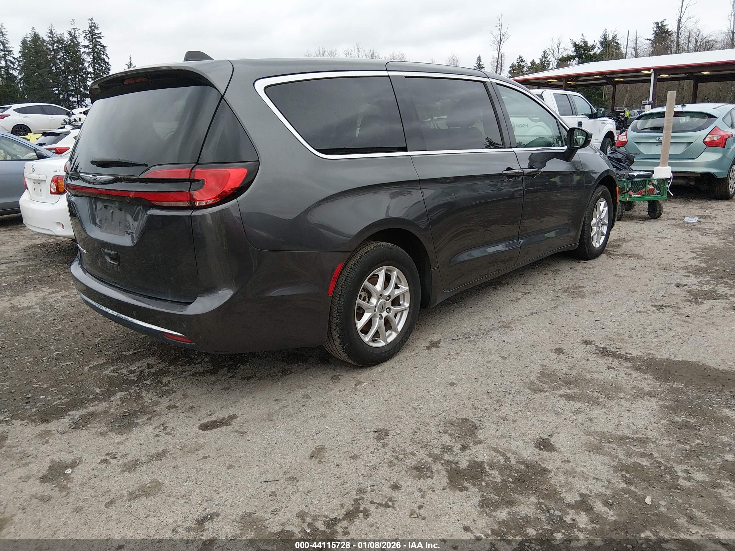 CHRYSLER PACIFICA image 4