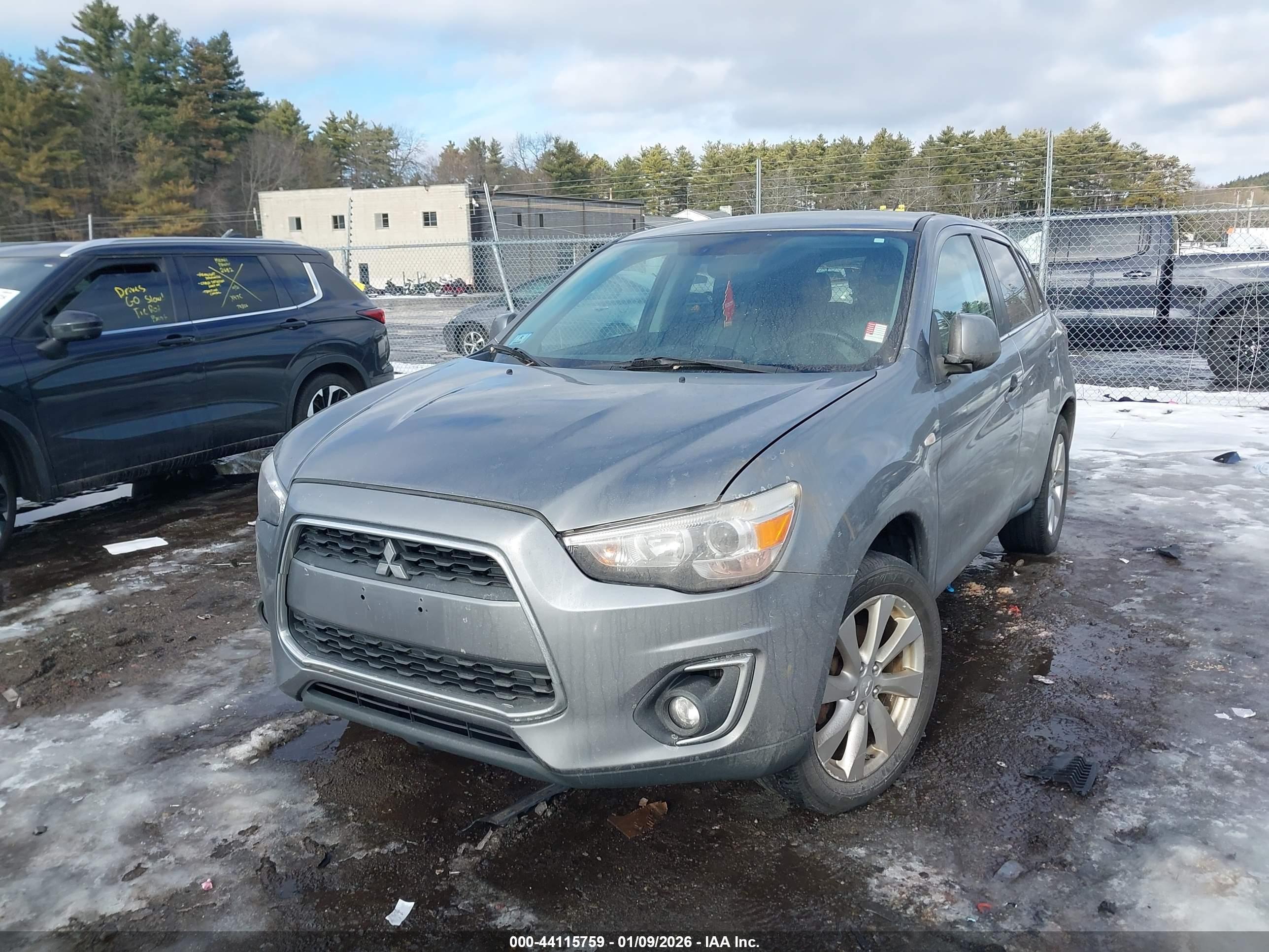 MITSUBISHI OUTLANDER image 2