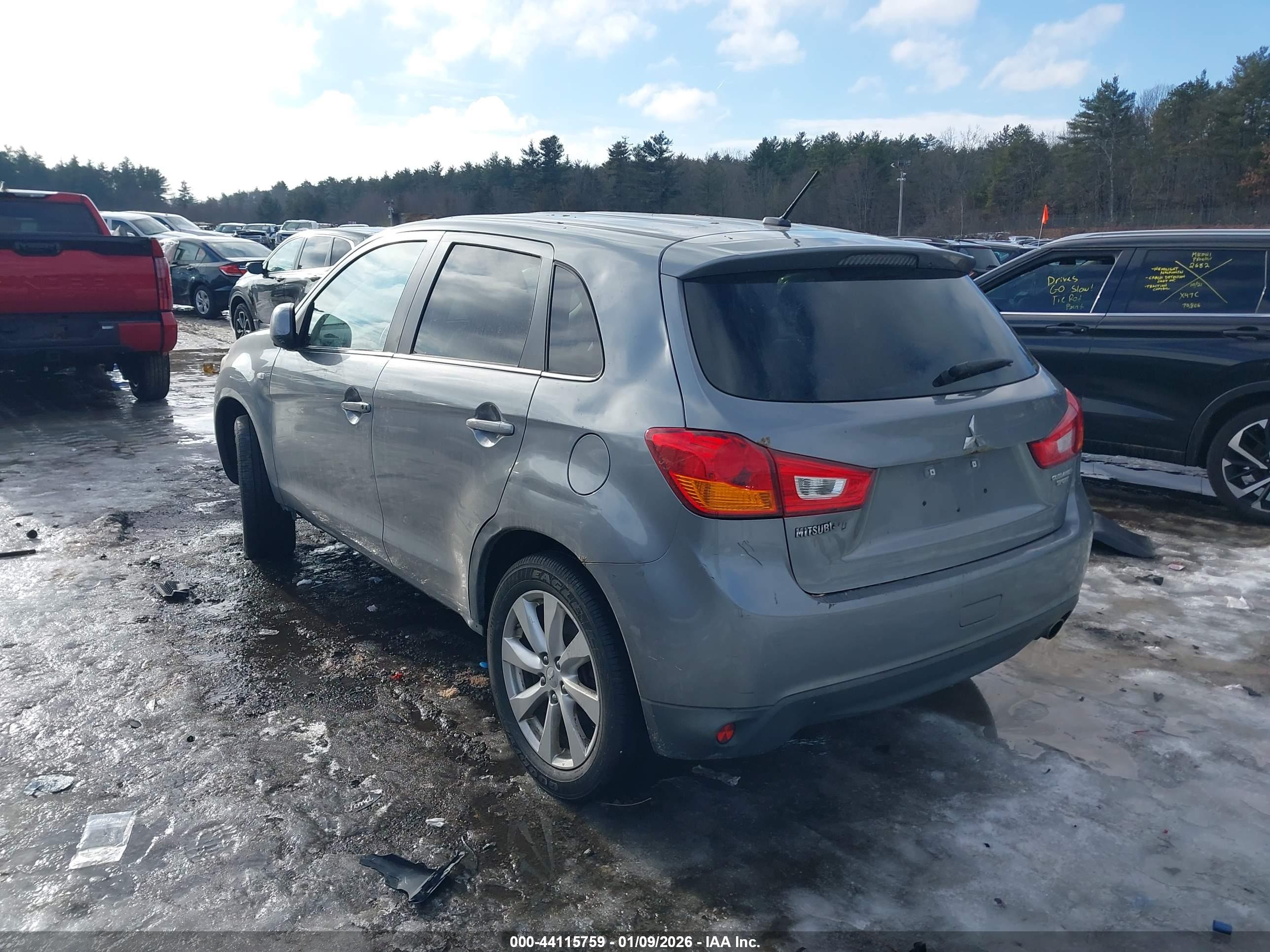 MITSUBISHI OUTLANDER image 3