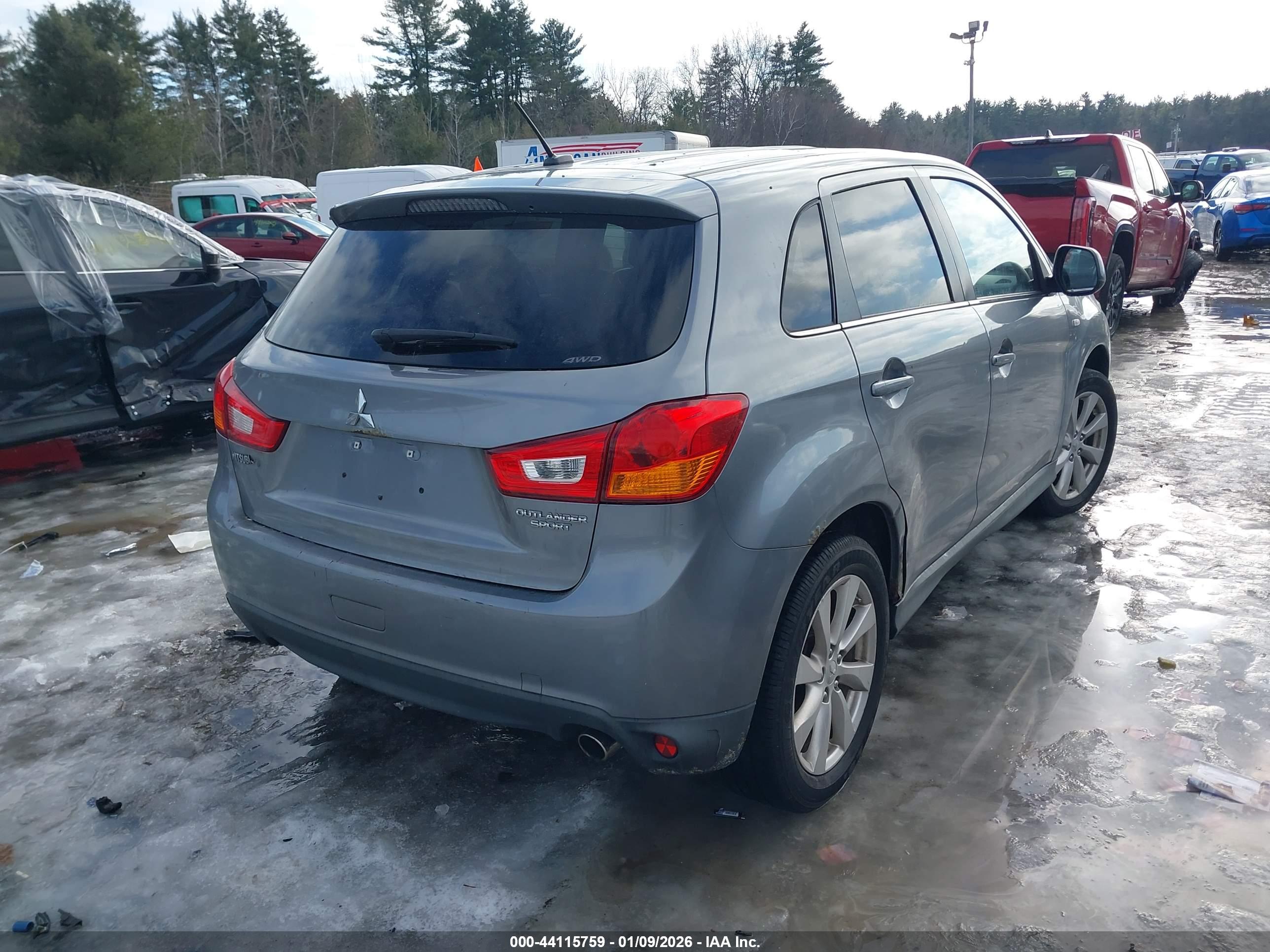 MITSUBISHI OUTLANDER image 4