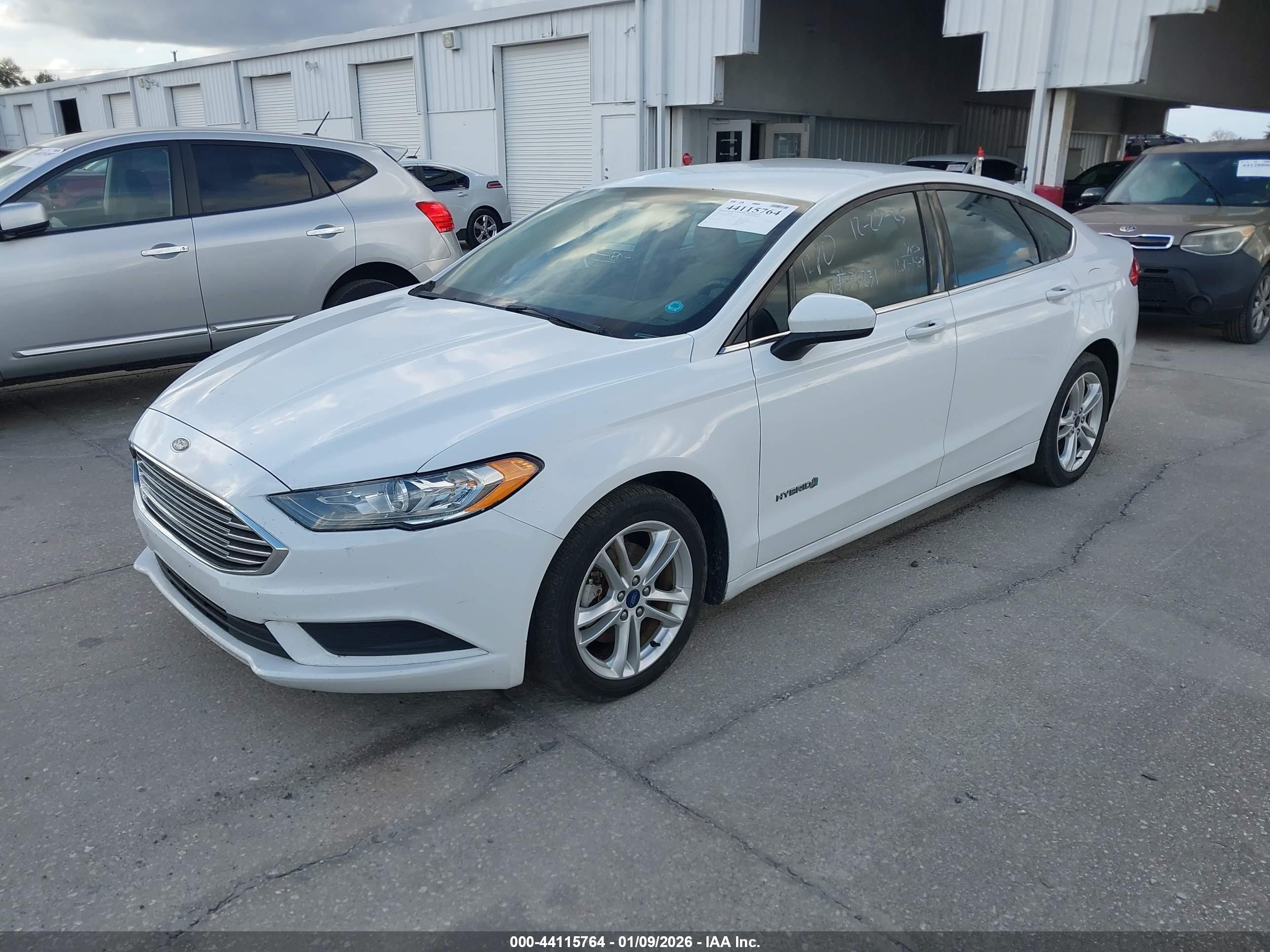 FORD FUSION image 2