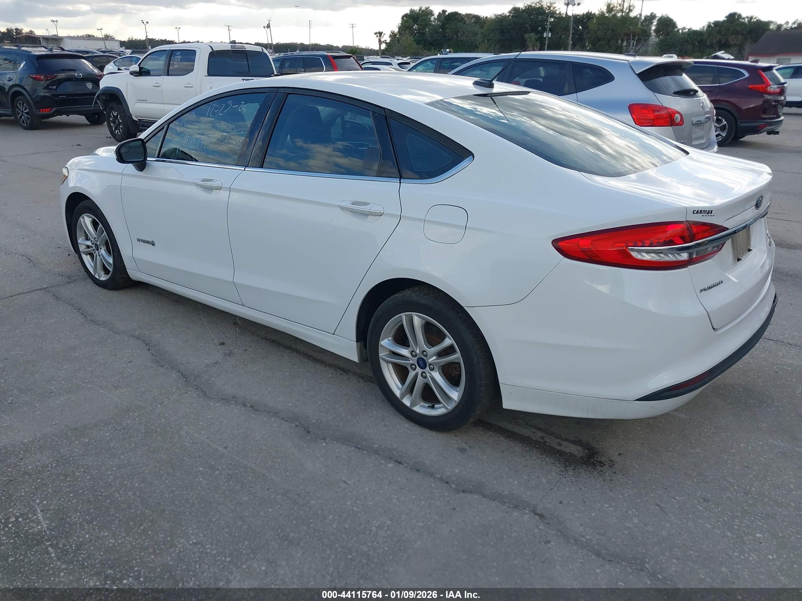 FORD FUSION image 3