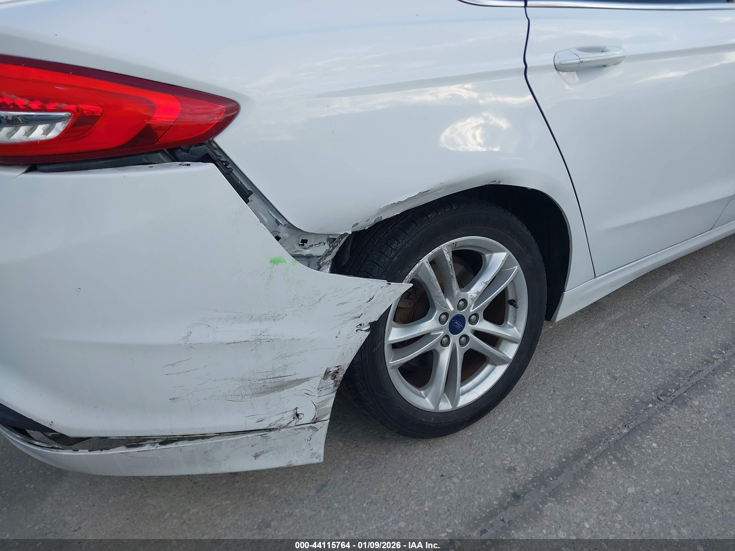 FORD FUSION image 6
