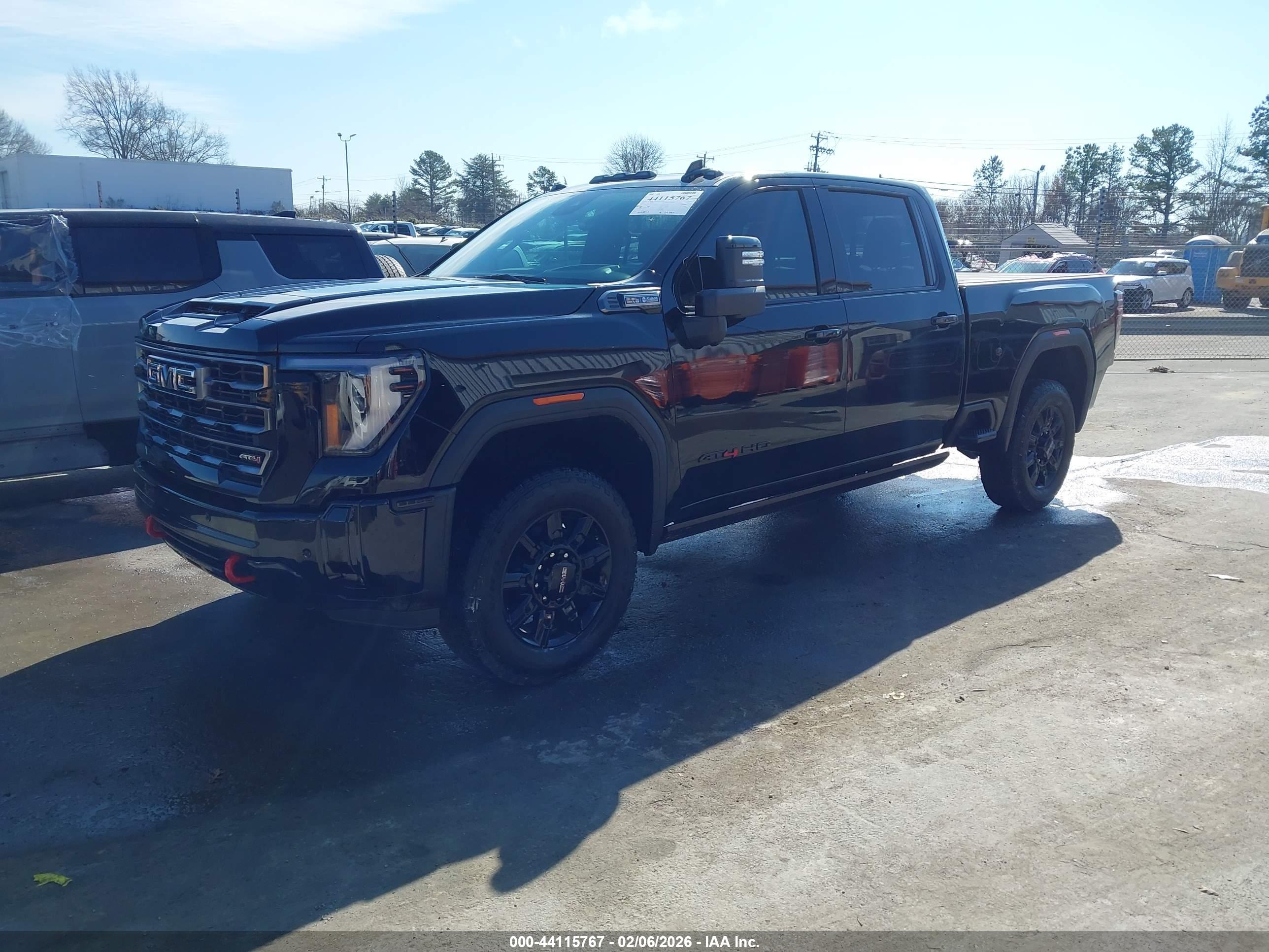 GMC SIERRA image 2