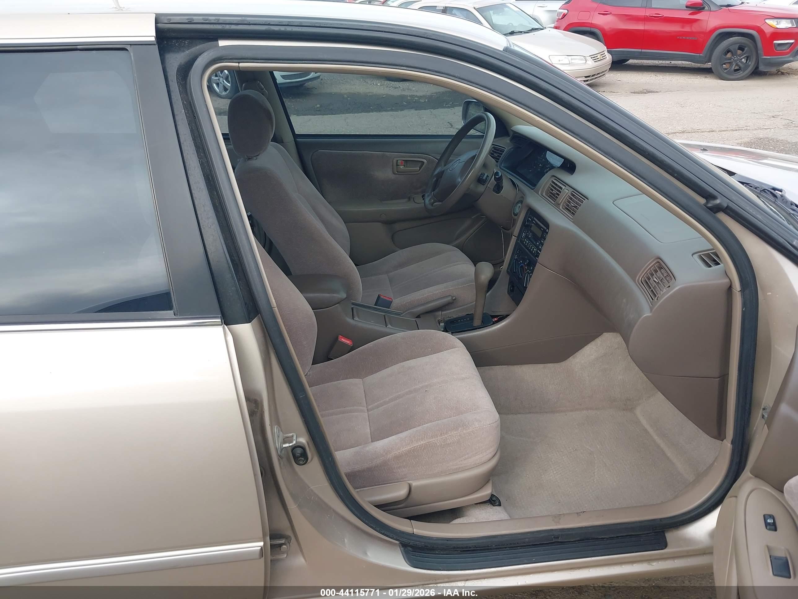 TOYOTA CAMRY image 5