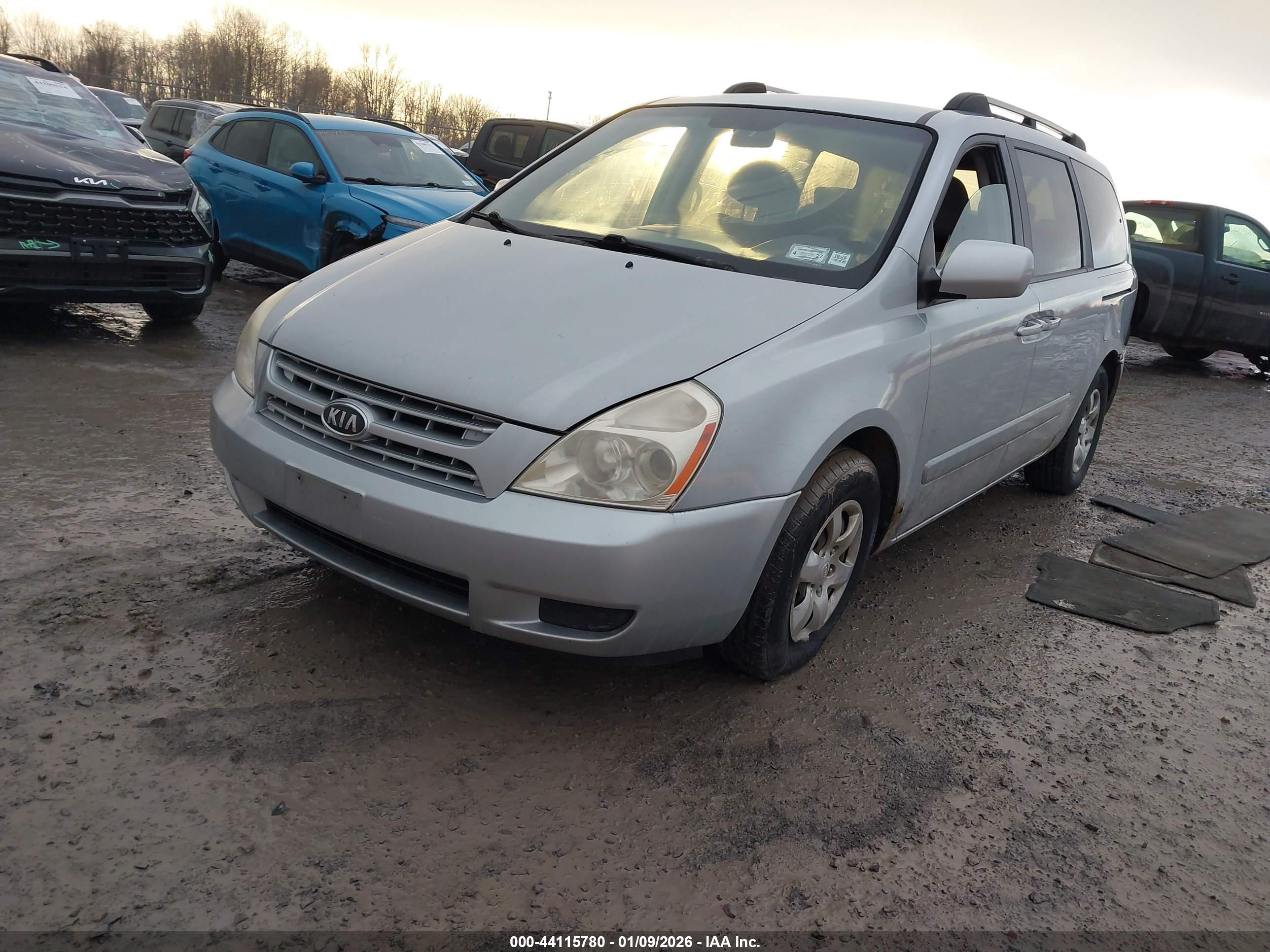 KIA SEDONA image 2