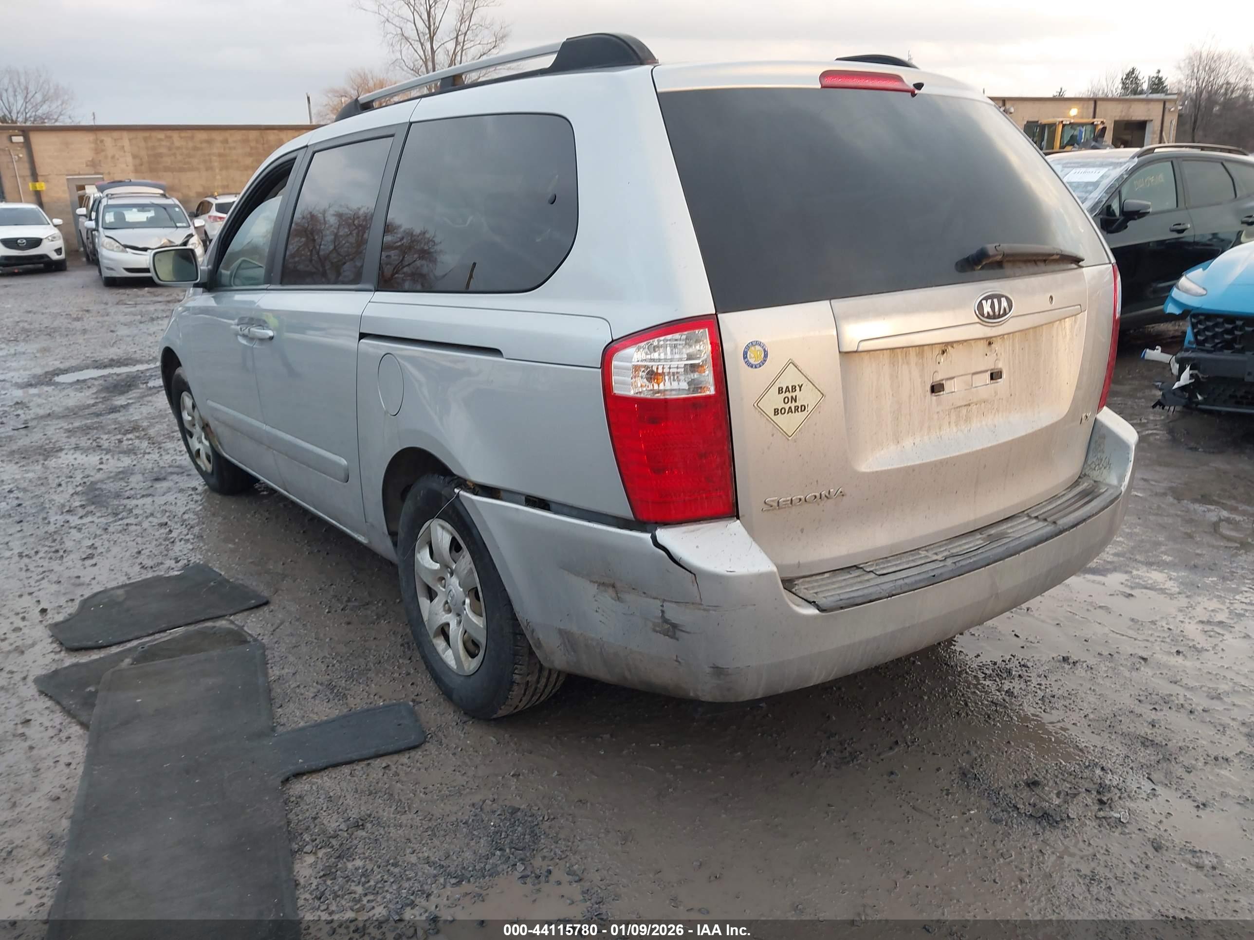 KIA SEDONA image 3