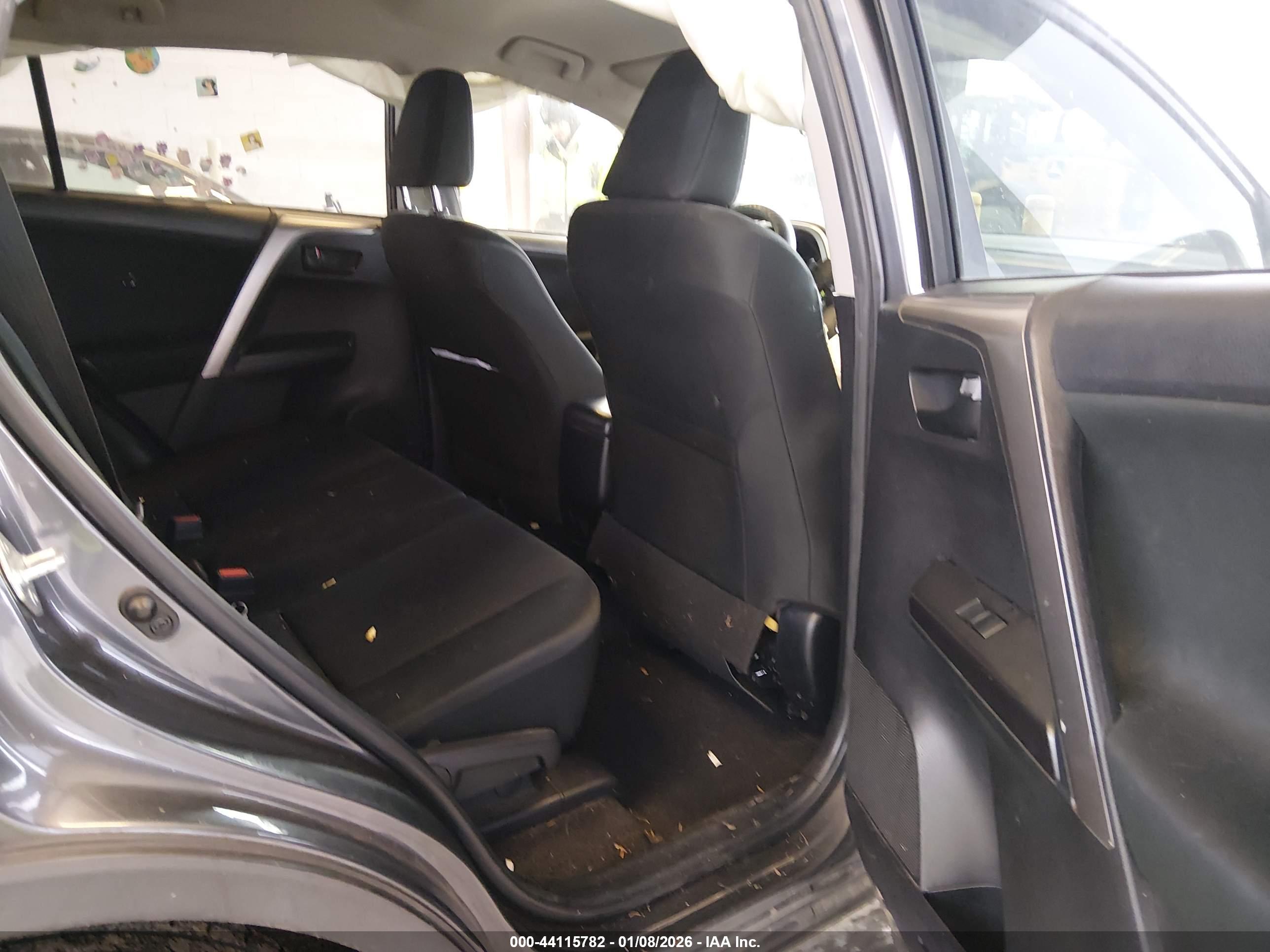 TOYOTA RAV4 image 8