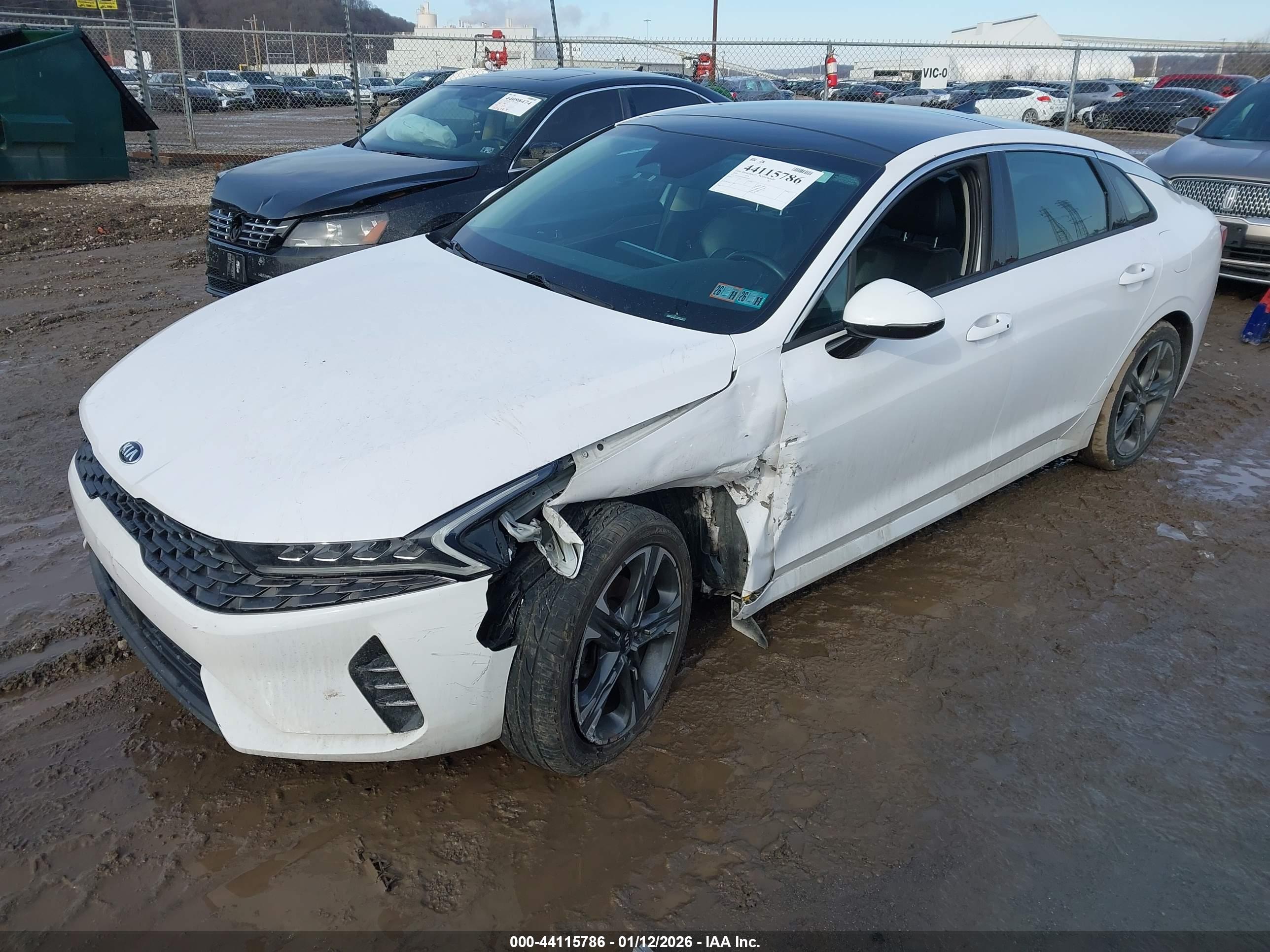 KIA K5 image 2
