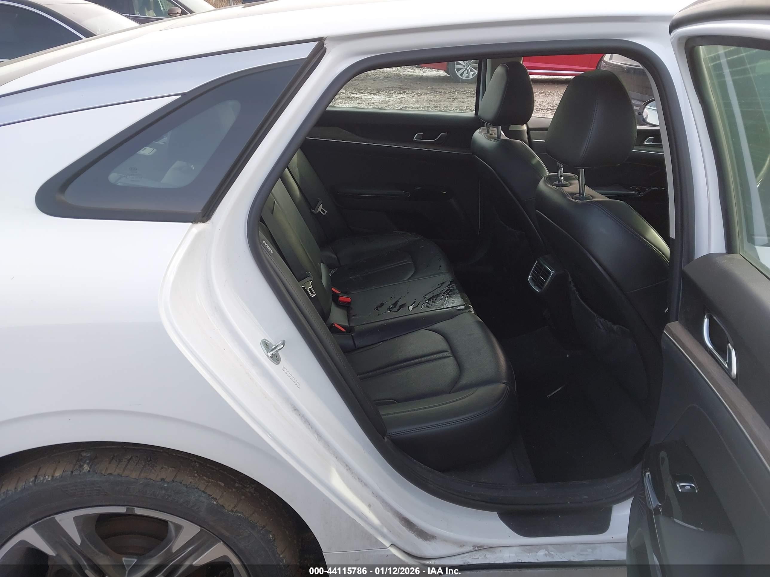 KIA K5 image 8