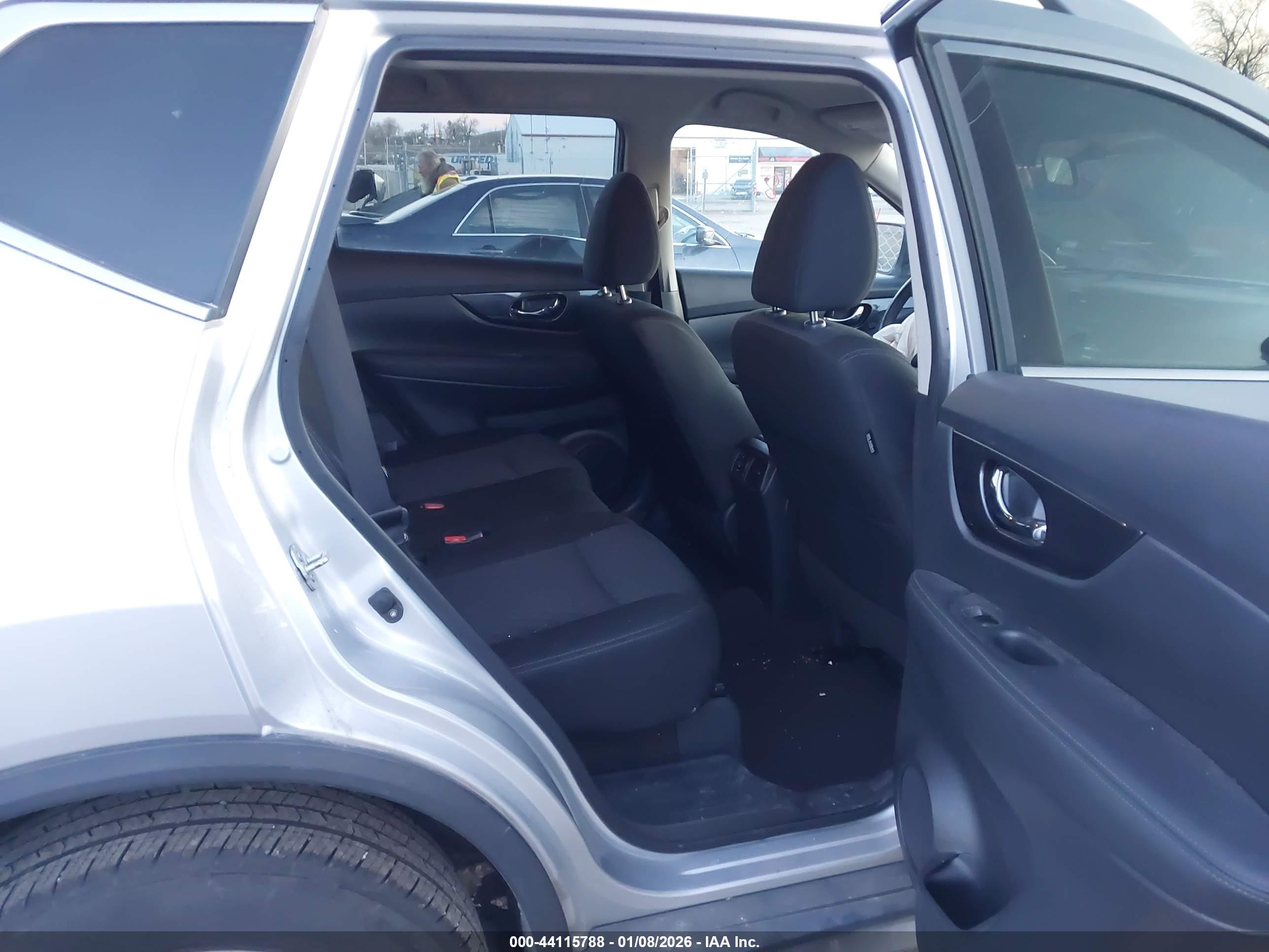 NISSAN ROGUE image 8