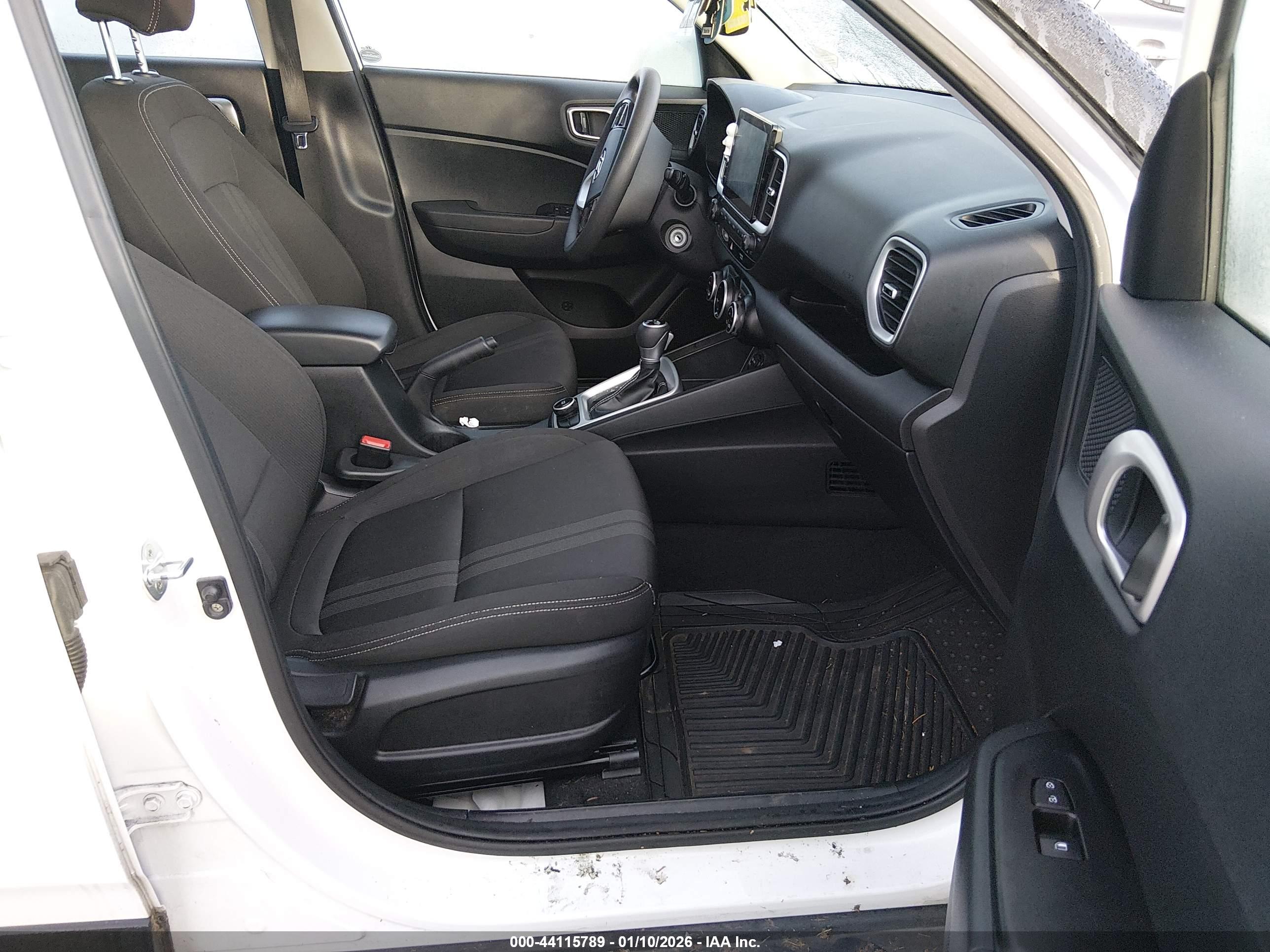 HYUNDAI VENUE image 5