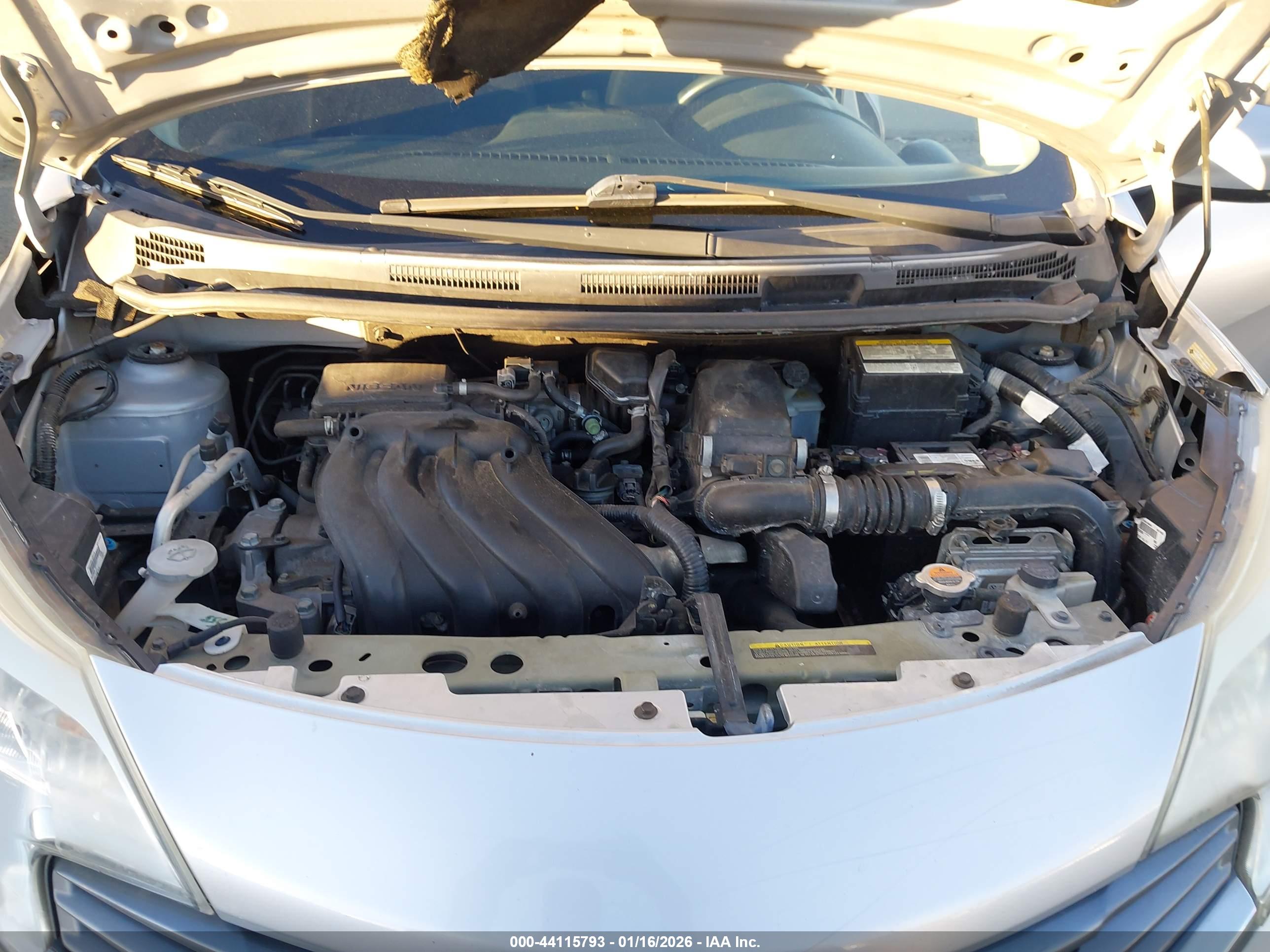 NISSAN VERSA image 10