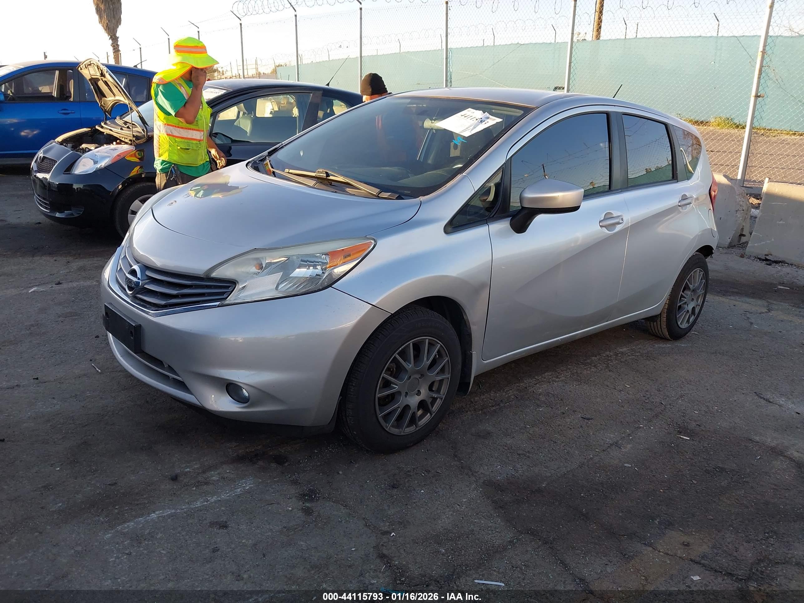 NISSAN VERSA image 2