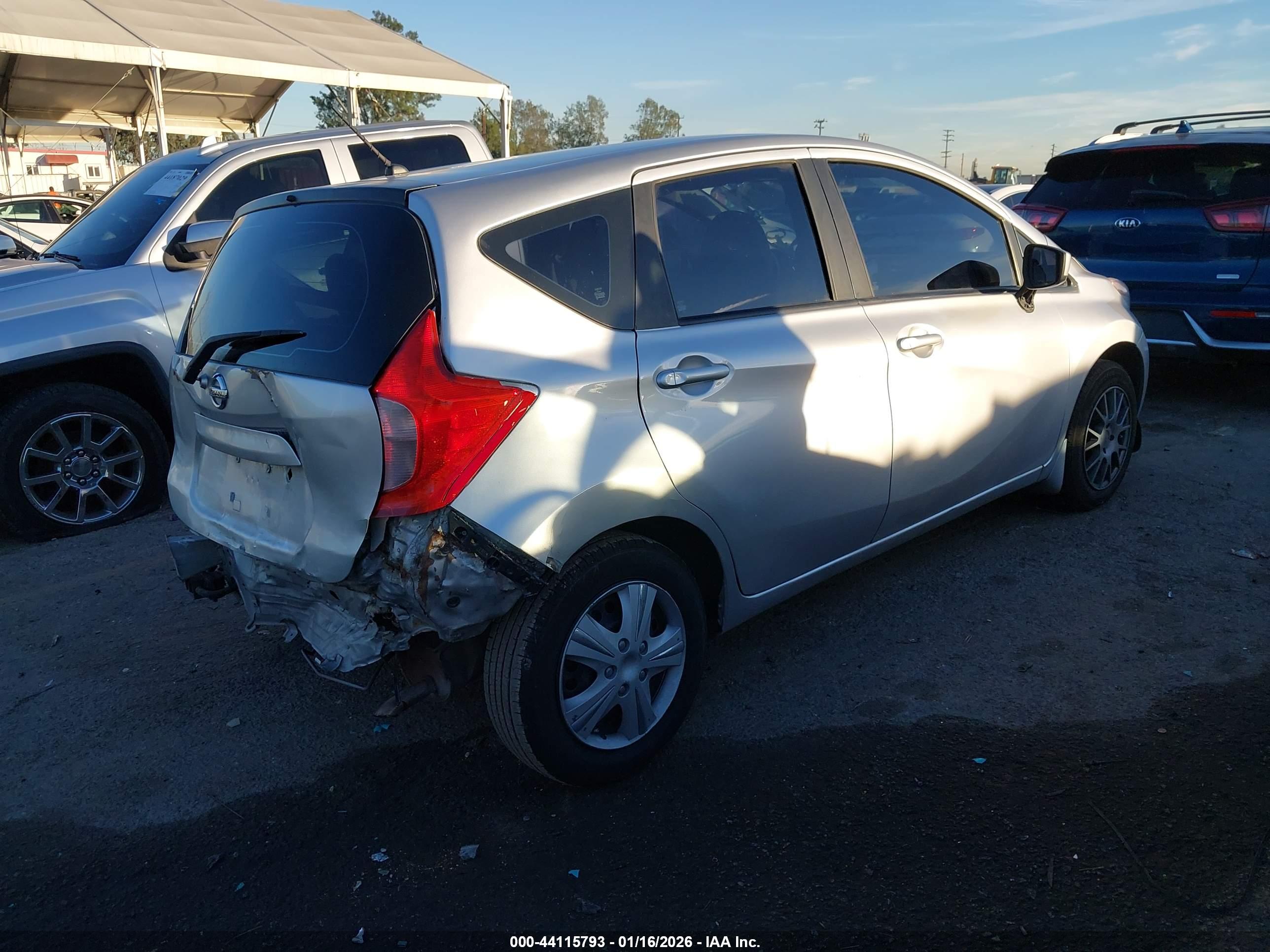 NISSAN VERSA image 4