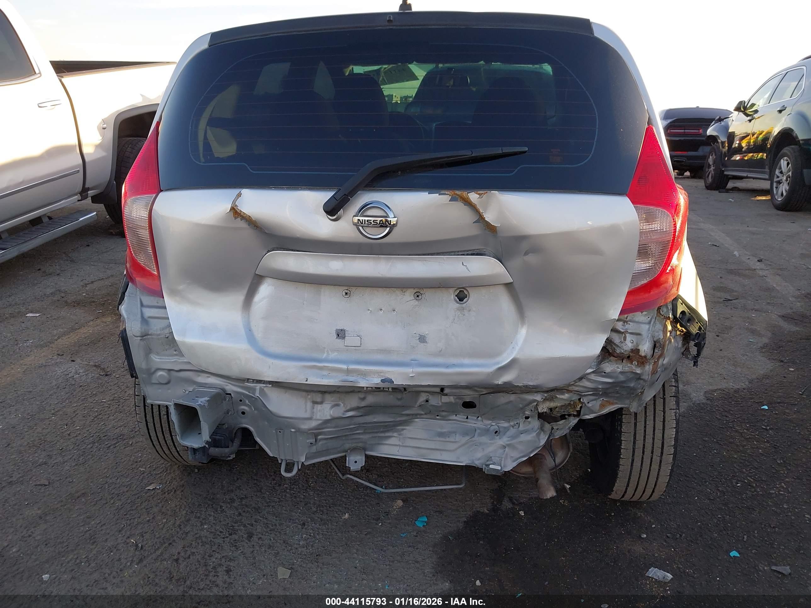 NISSAN VERSA image 6