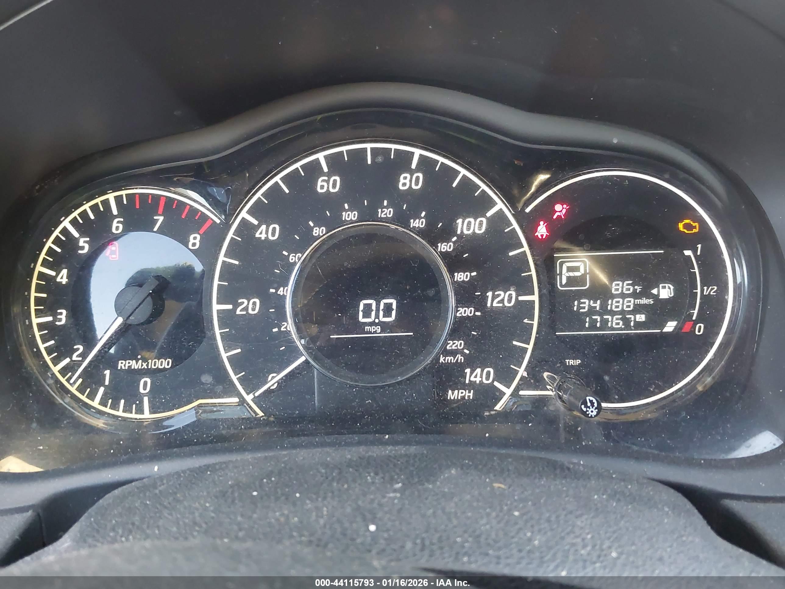 NISSAN VERSA image 7