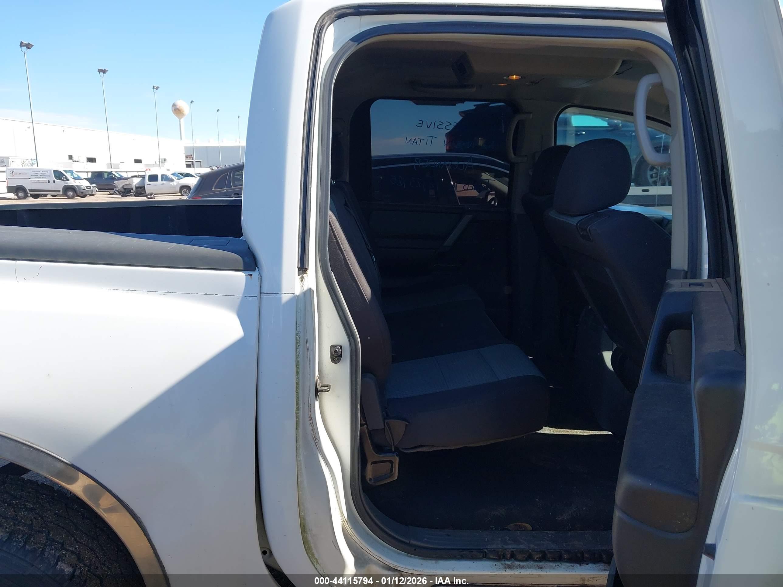 NISSAN TITAN image 8