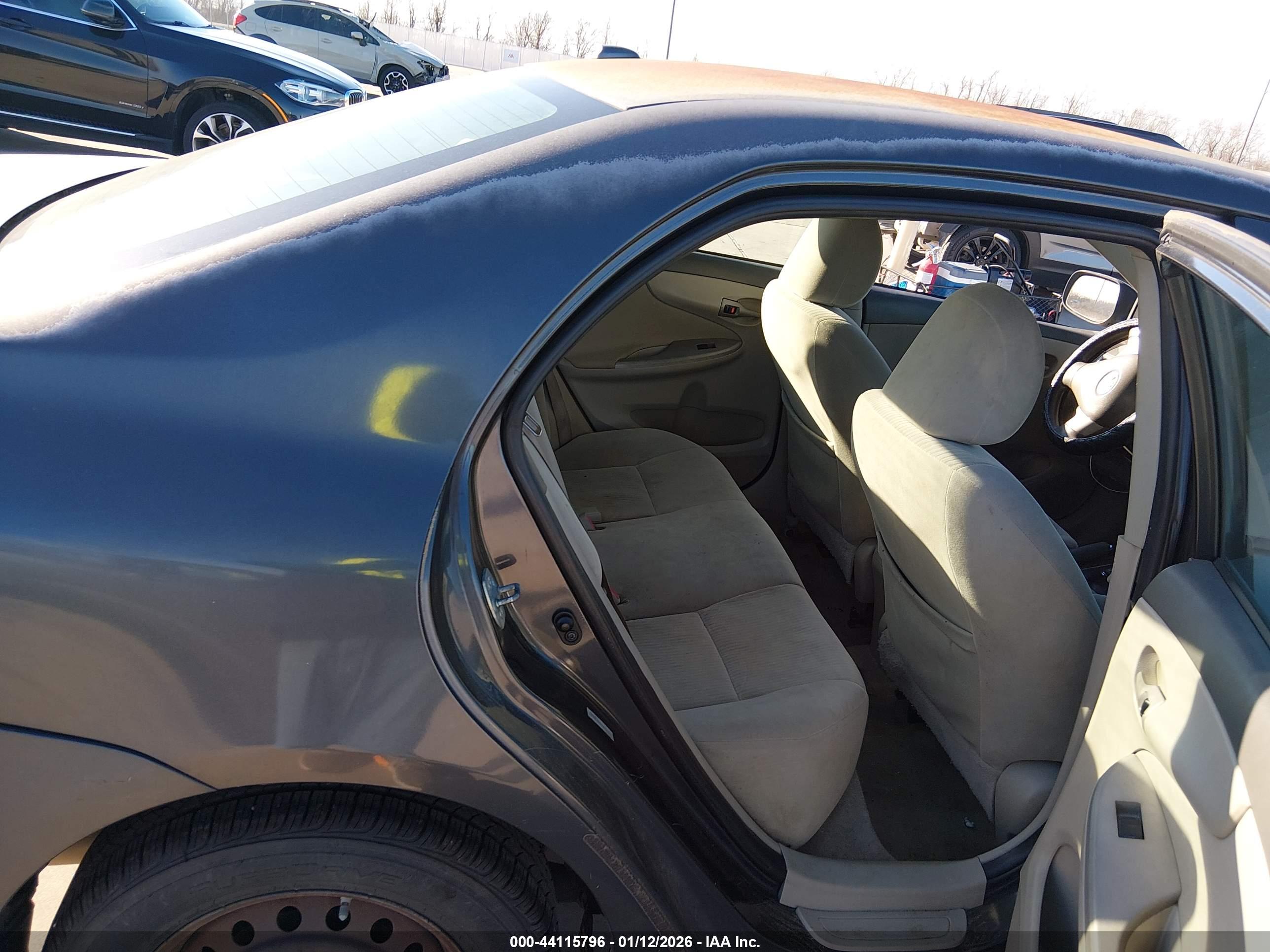TOYOTA COROLLA image 8
