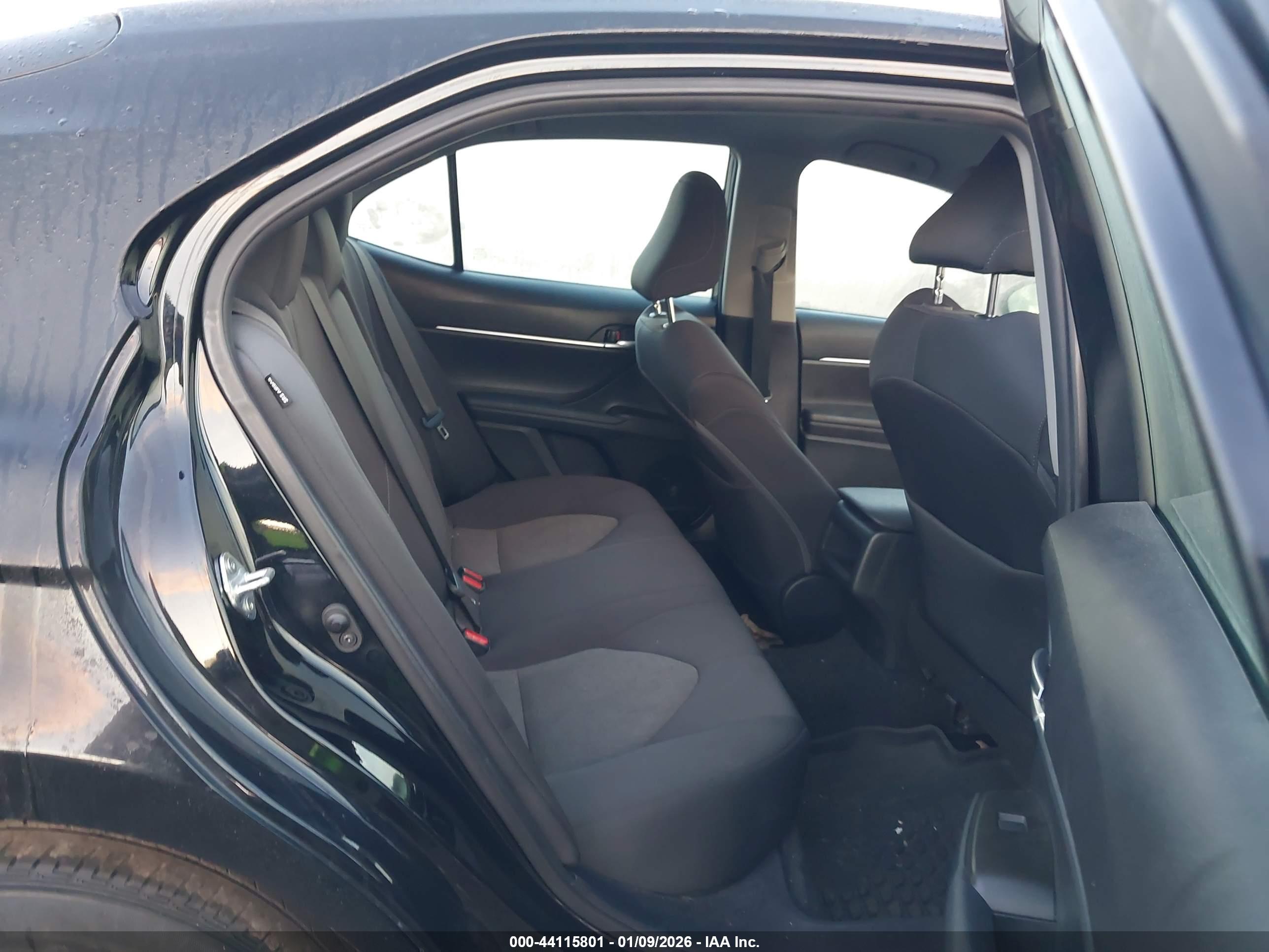 TOYOTA CAMRY image 8