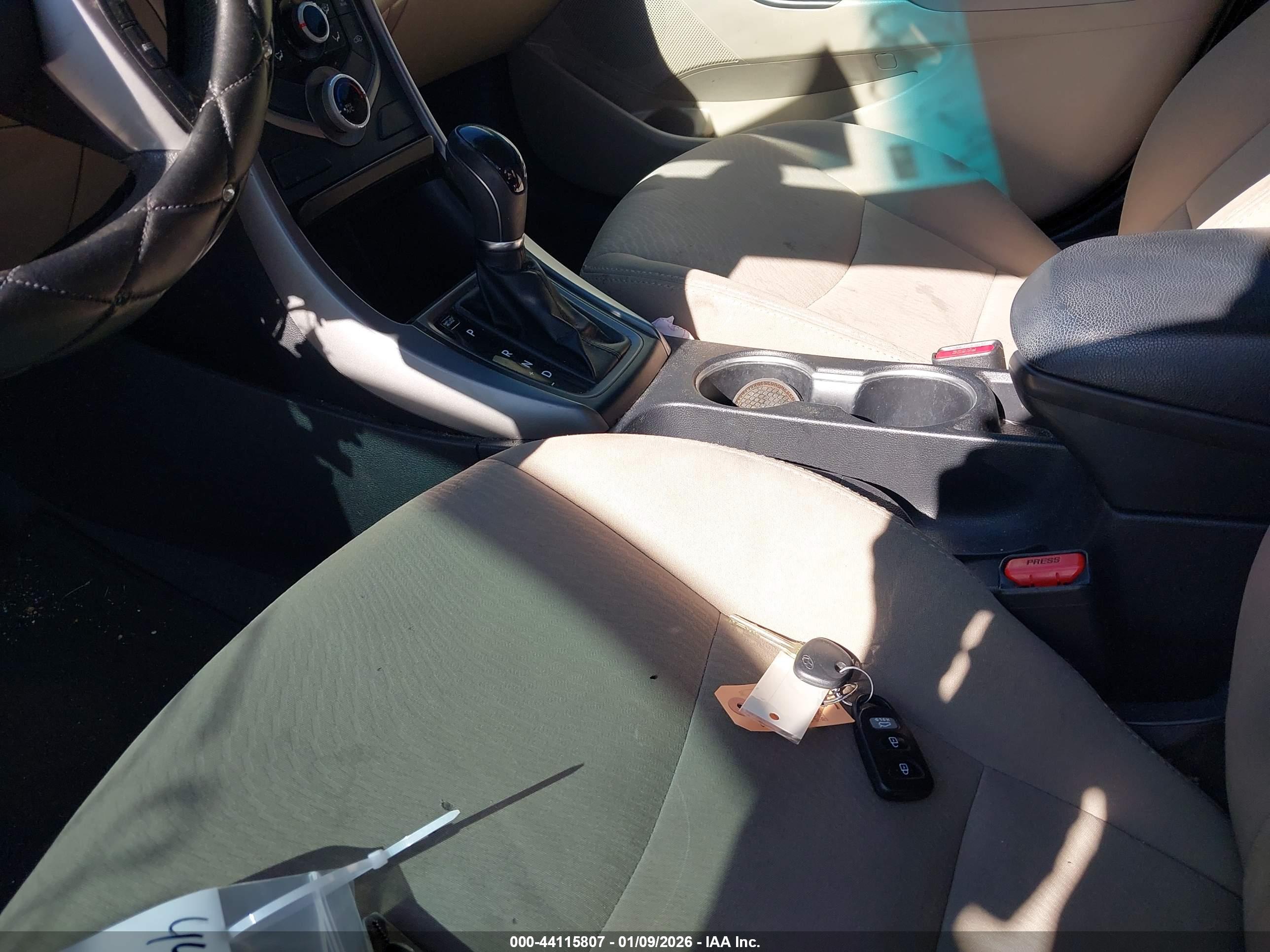 HYUNDAI ELANTRA image 11