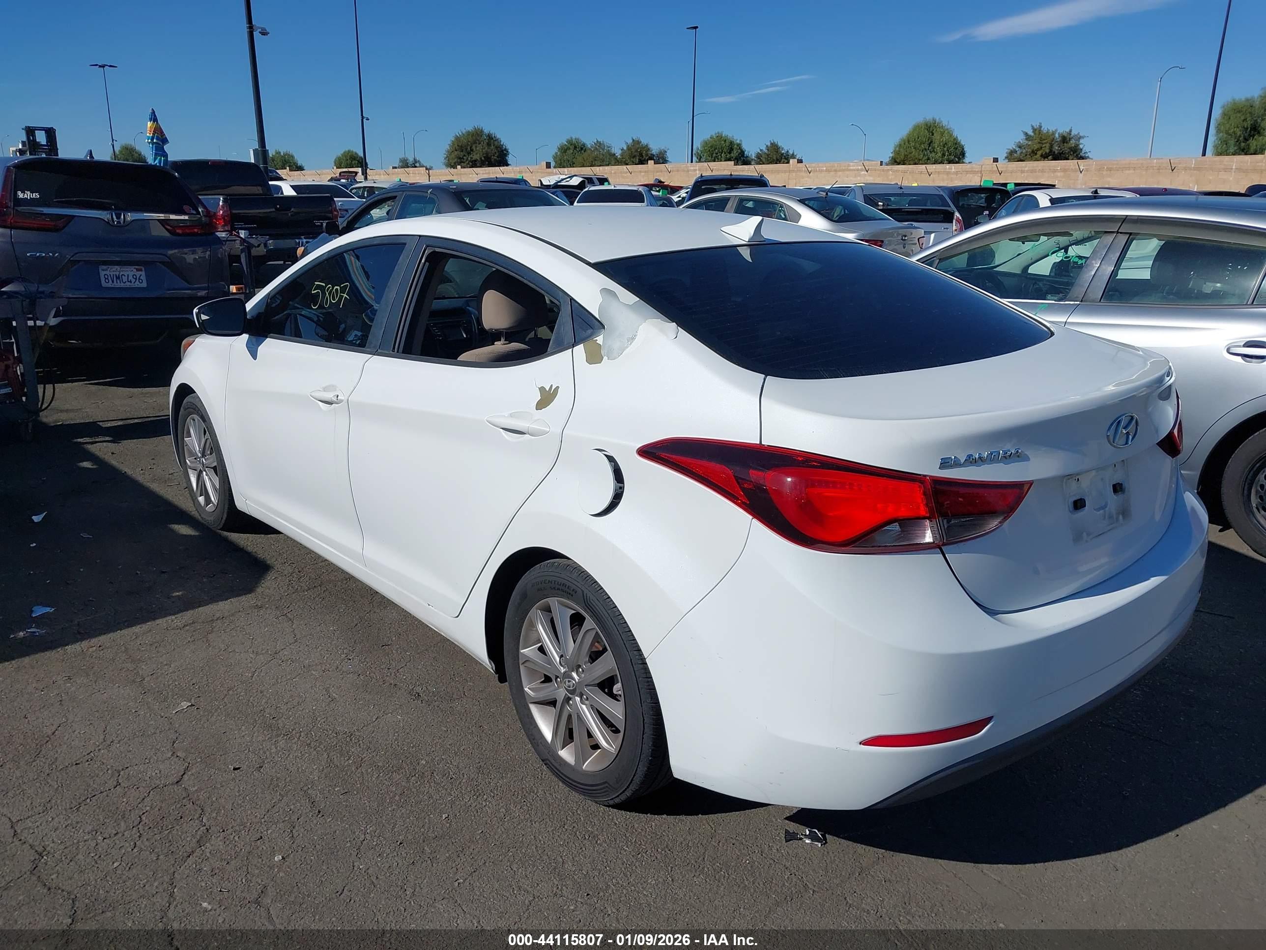 HYUNDAI ELANTRA image 3