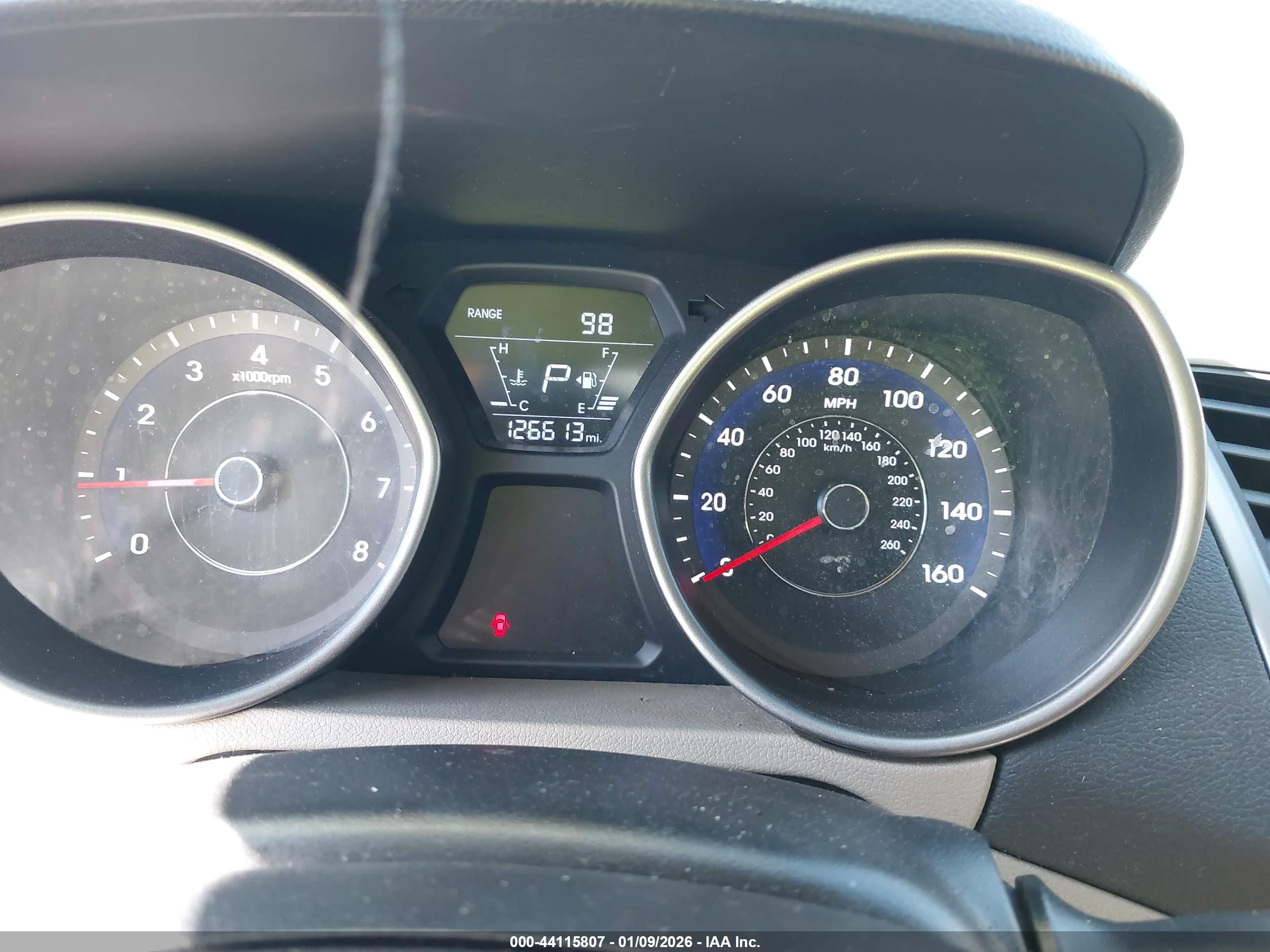 HYUNDAI ELANTRA image 7