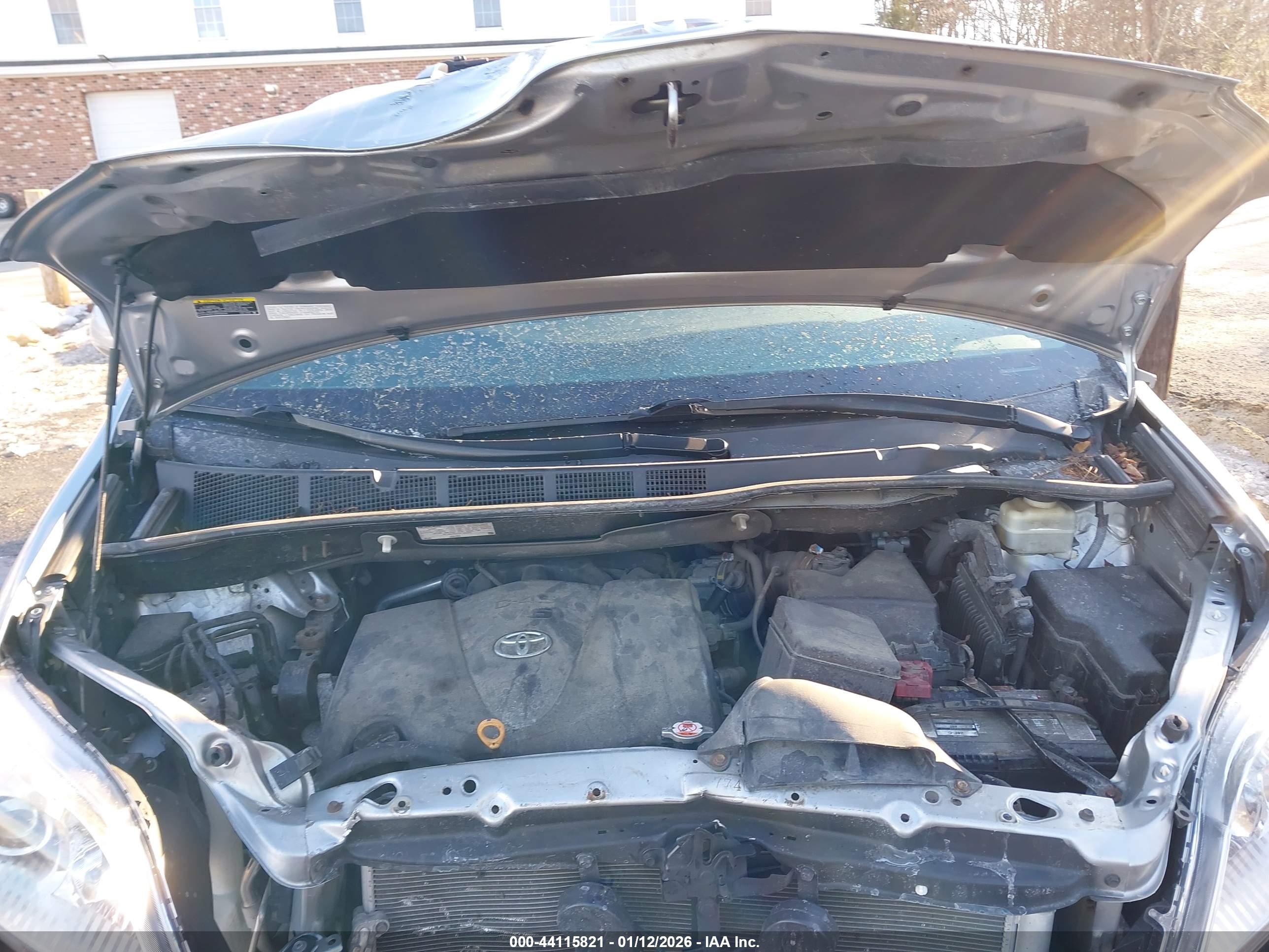 TOYOTA SIENNA image 10