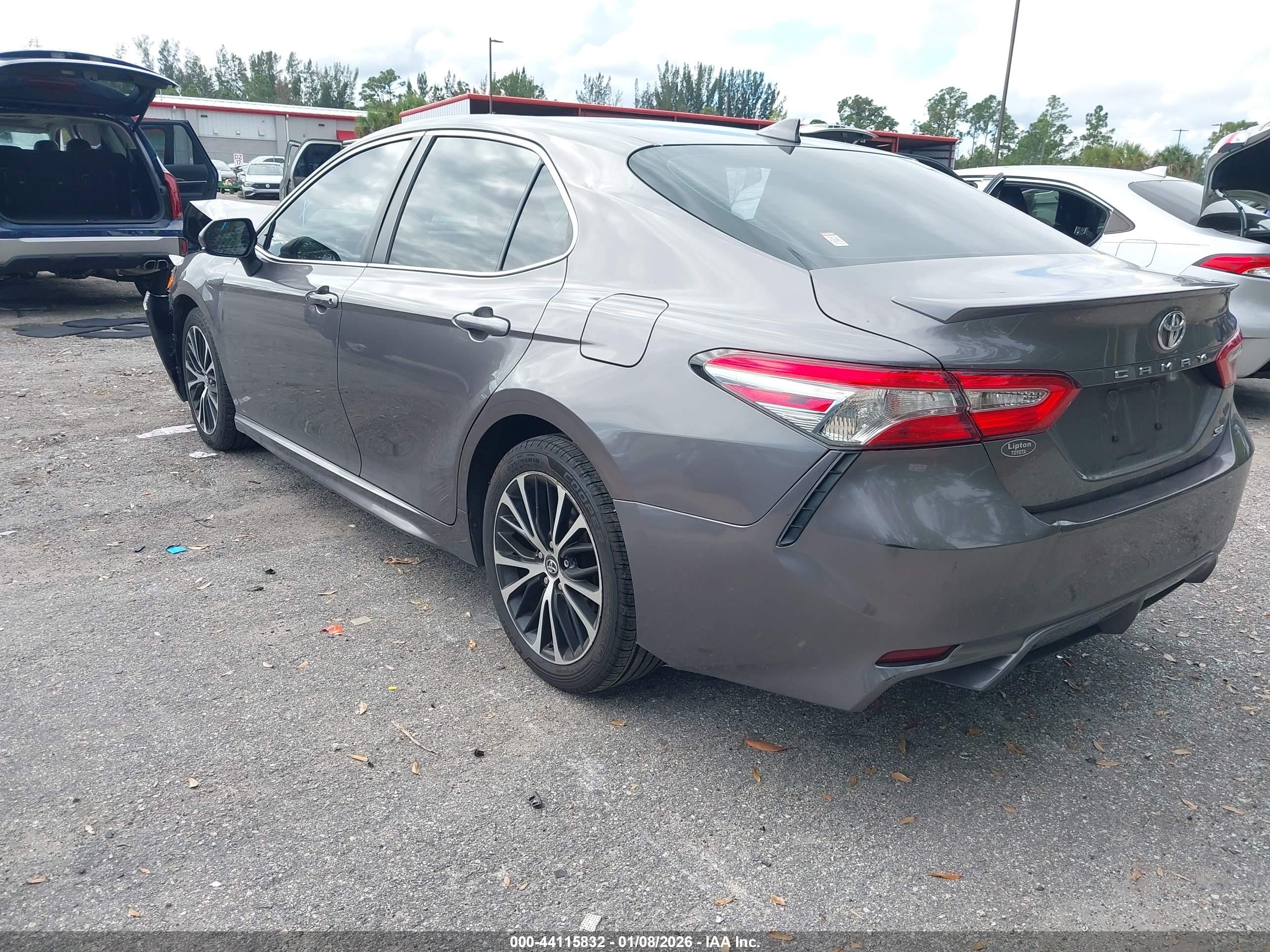 TOYOTA CAMRY image 3