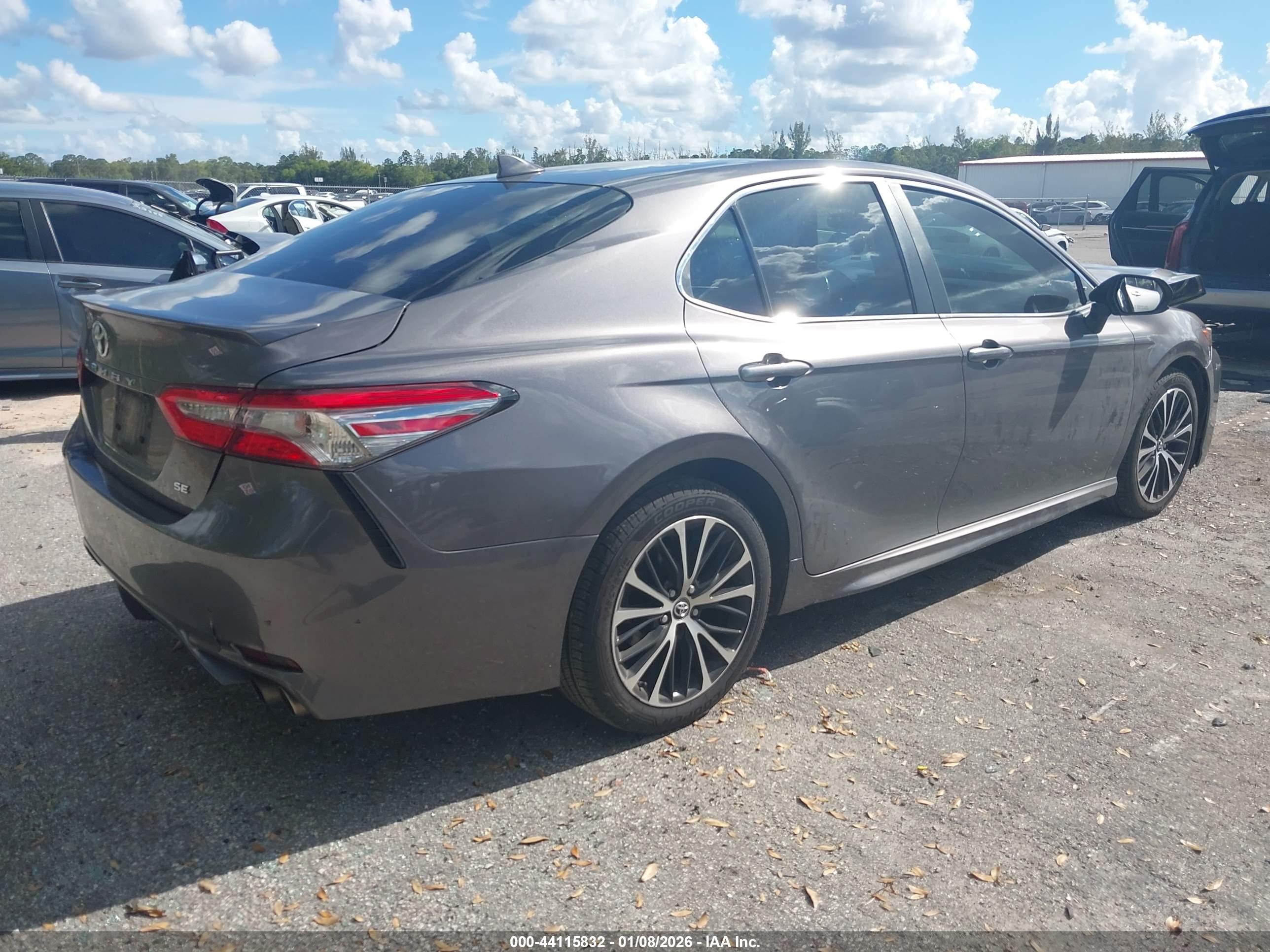 TOYOTA CAMRY image 4