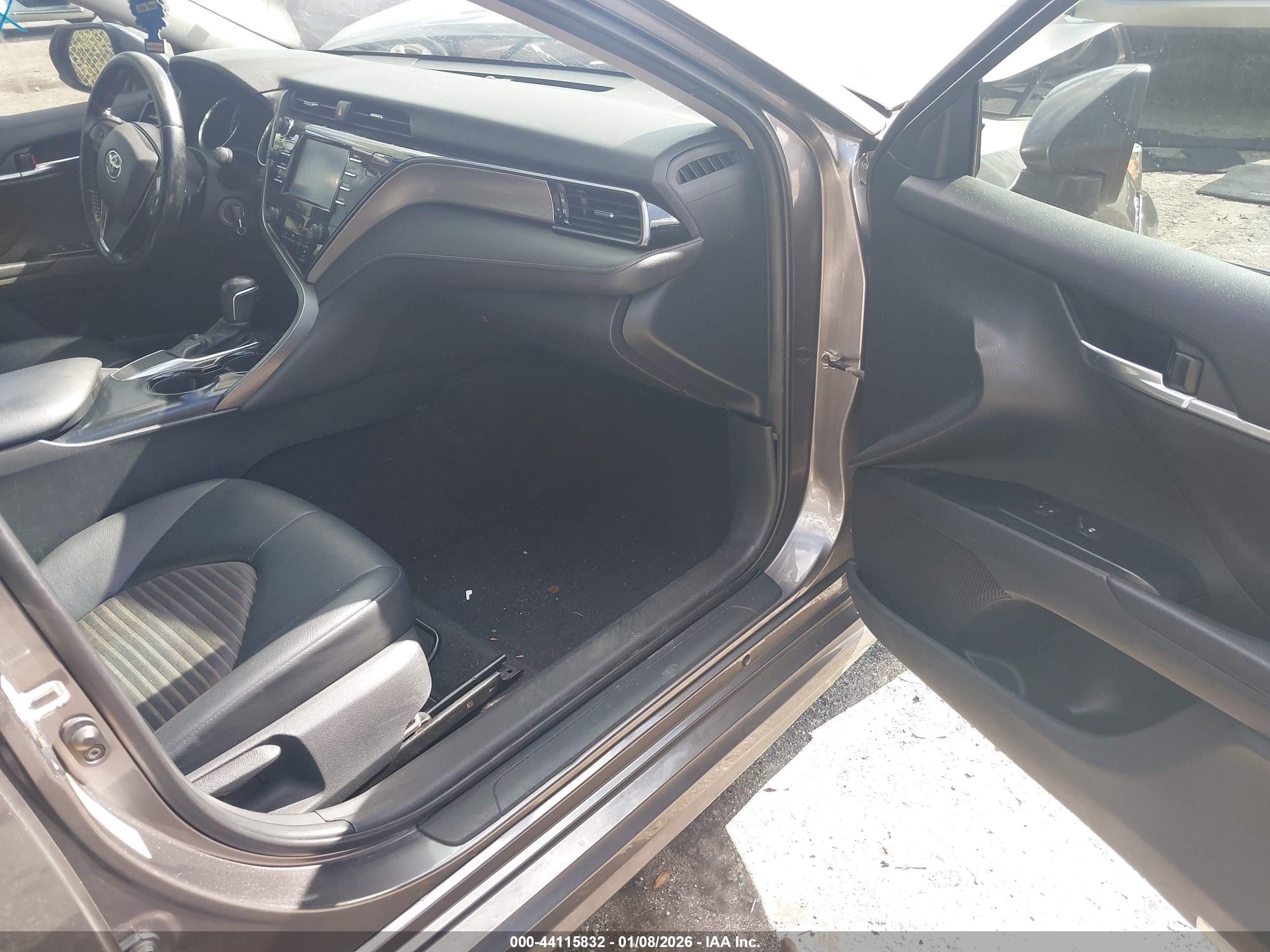 TOYOTA CAMRY image 5