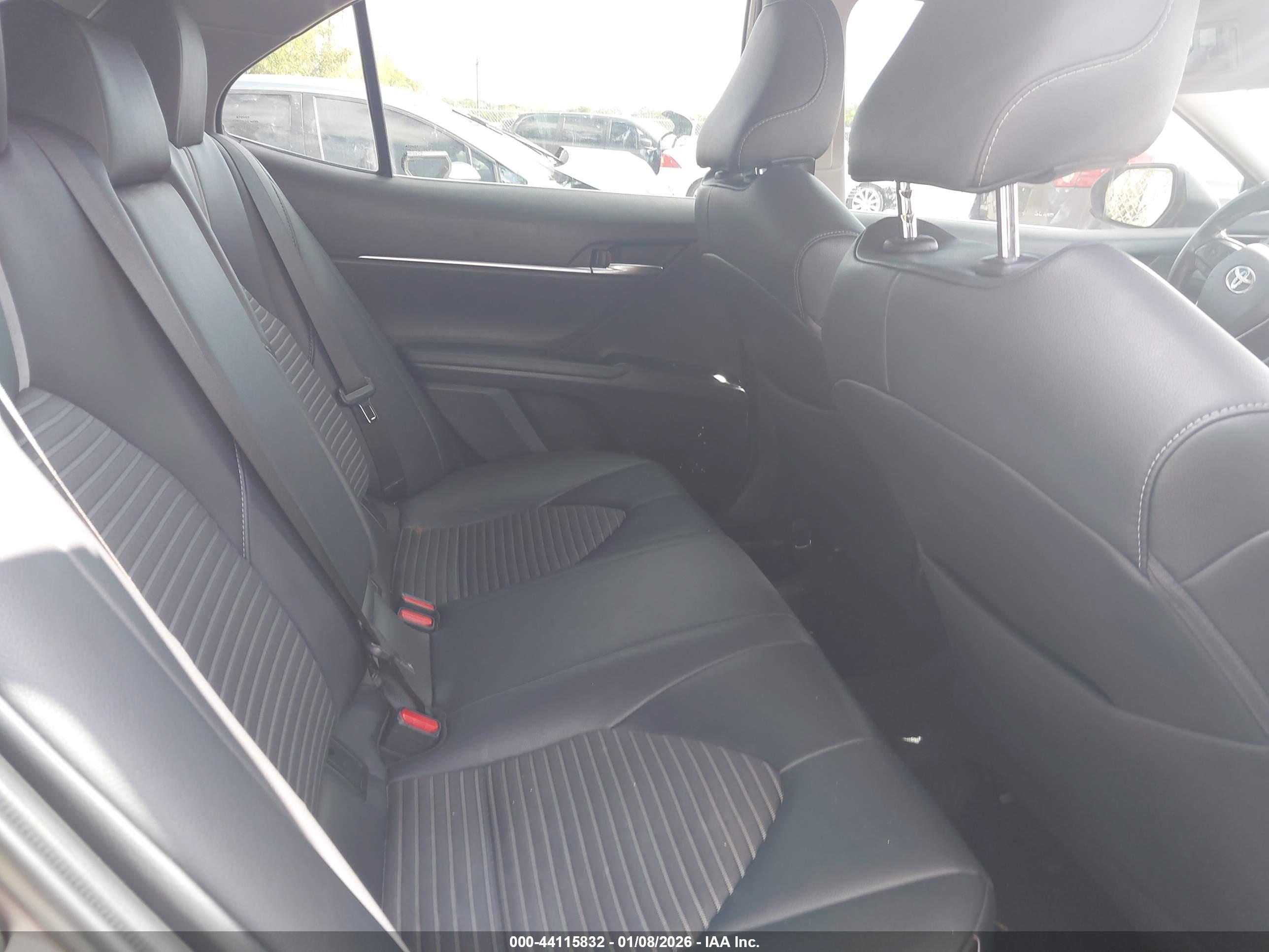 TOYOTA CAMRY image 8