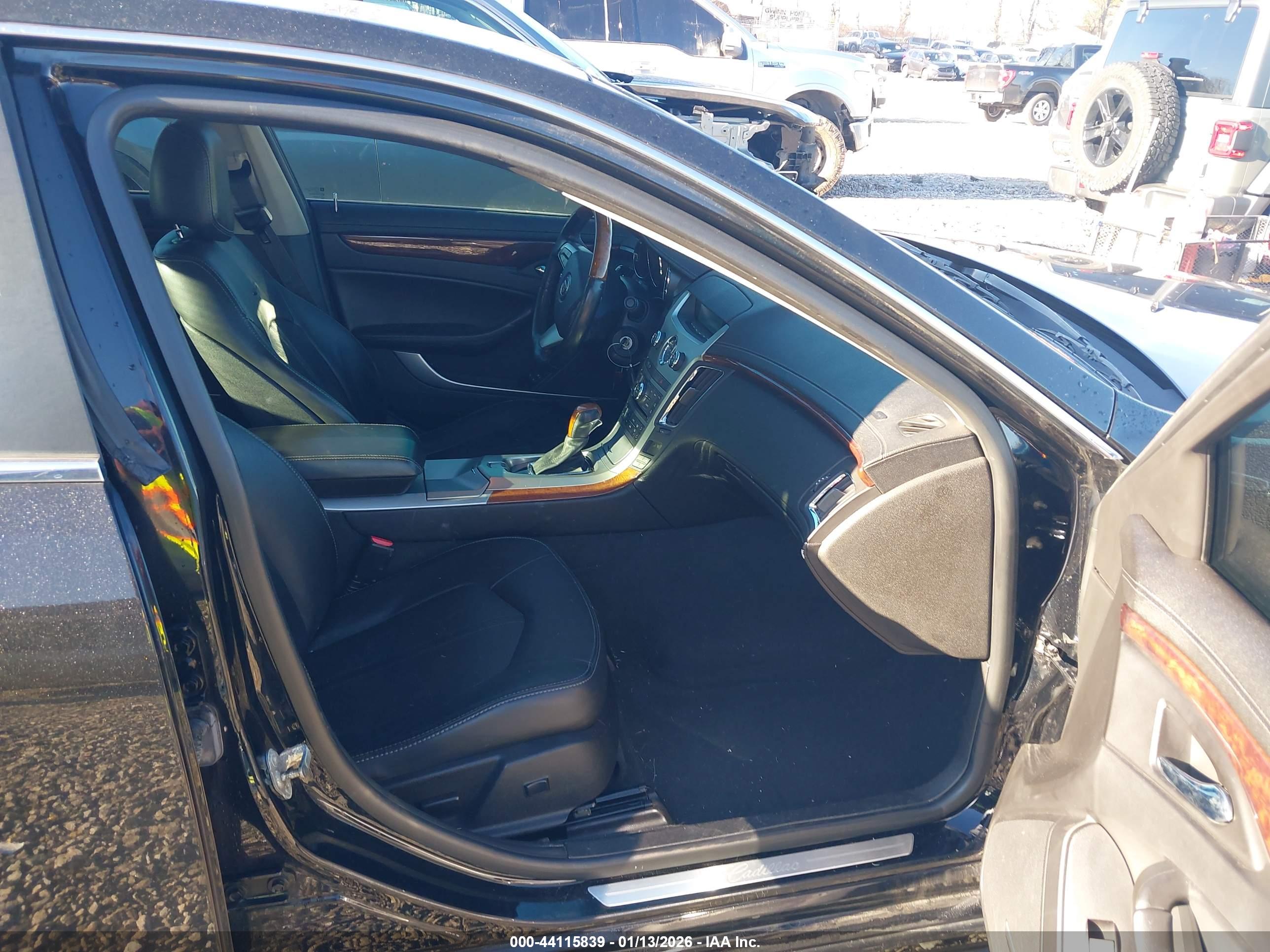 CADILLAC CTS image 5