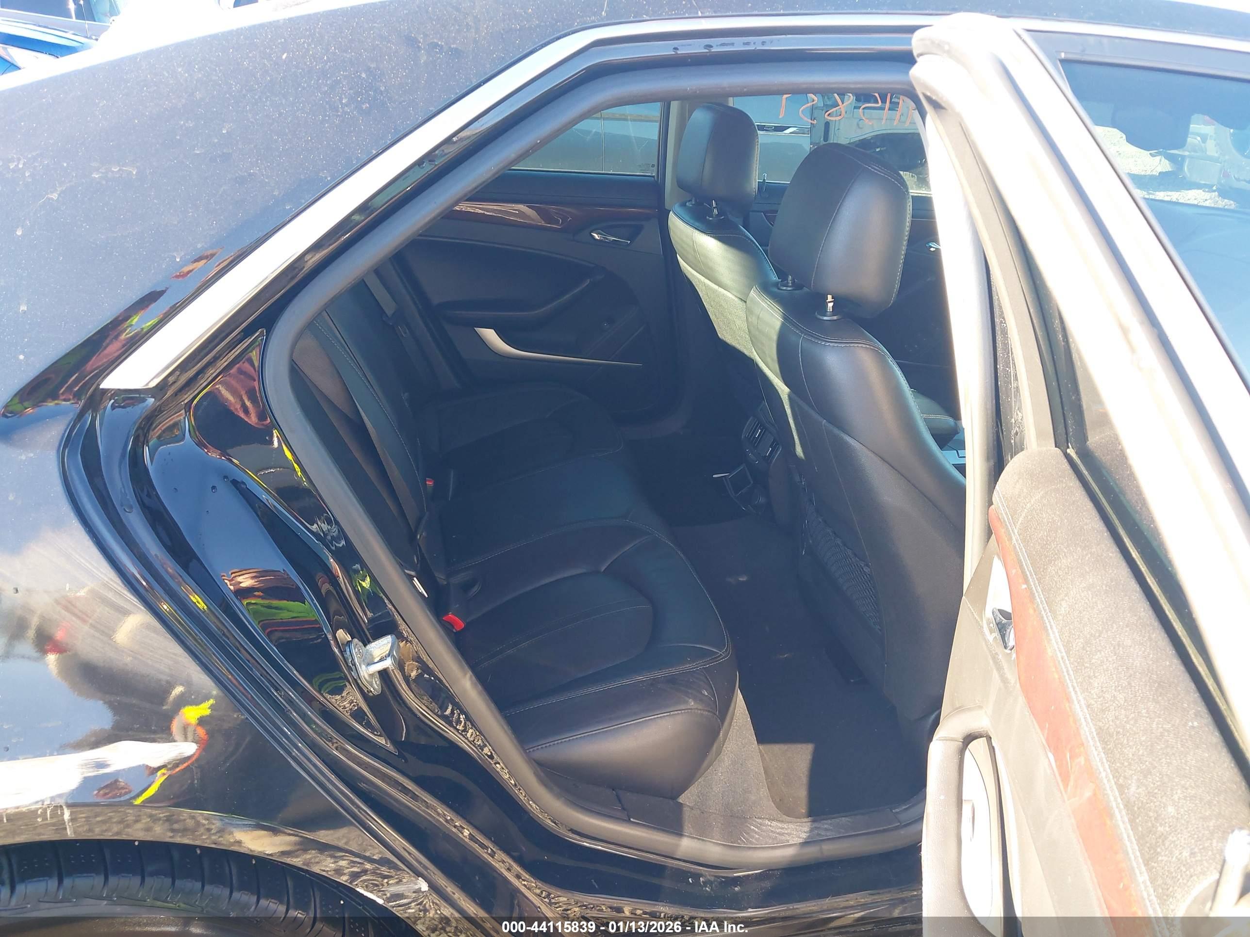 CADILLAC CTS image 8