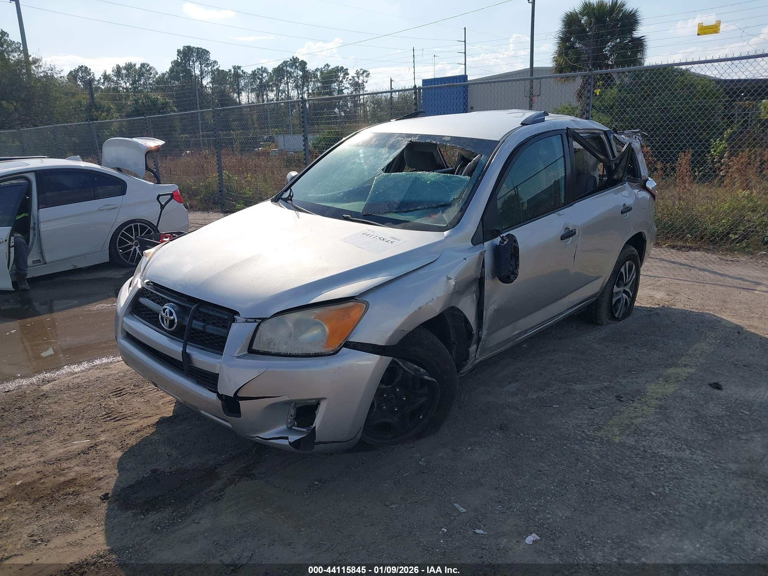 TOYOTA RAV4 image 2