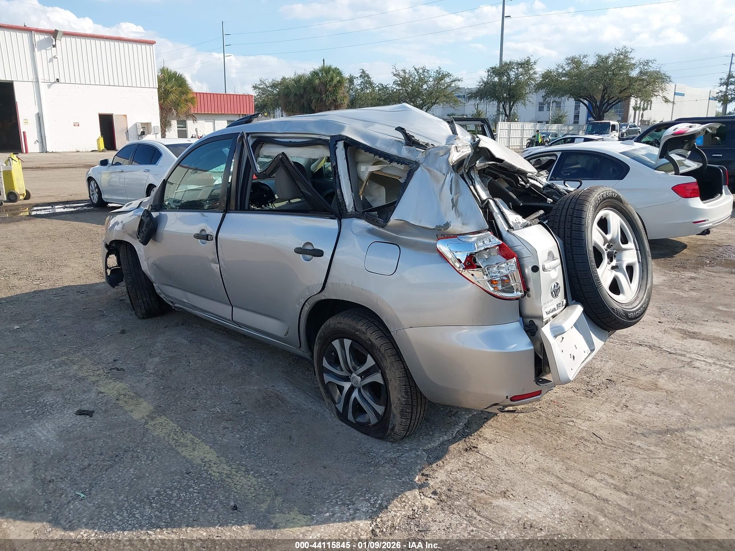 TOYOTA RAV4 image 3
