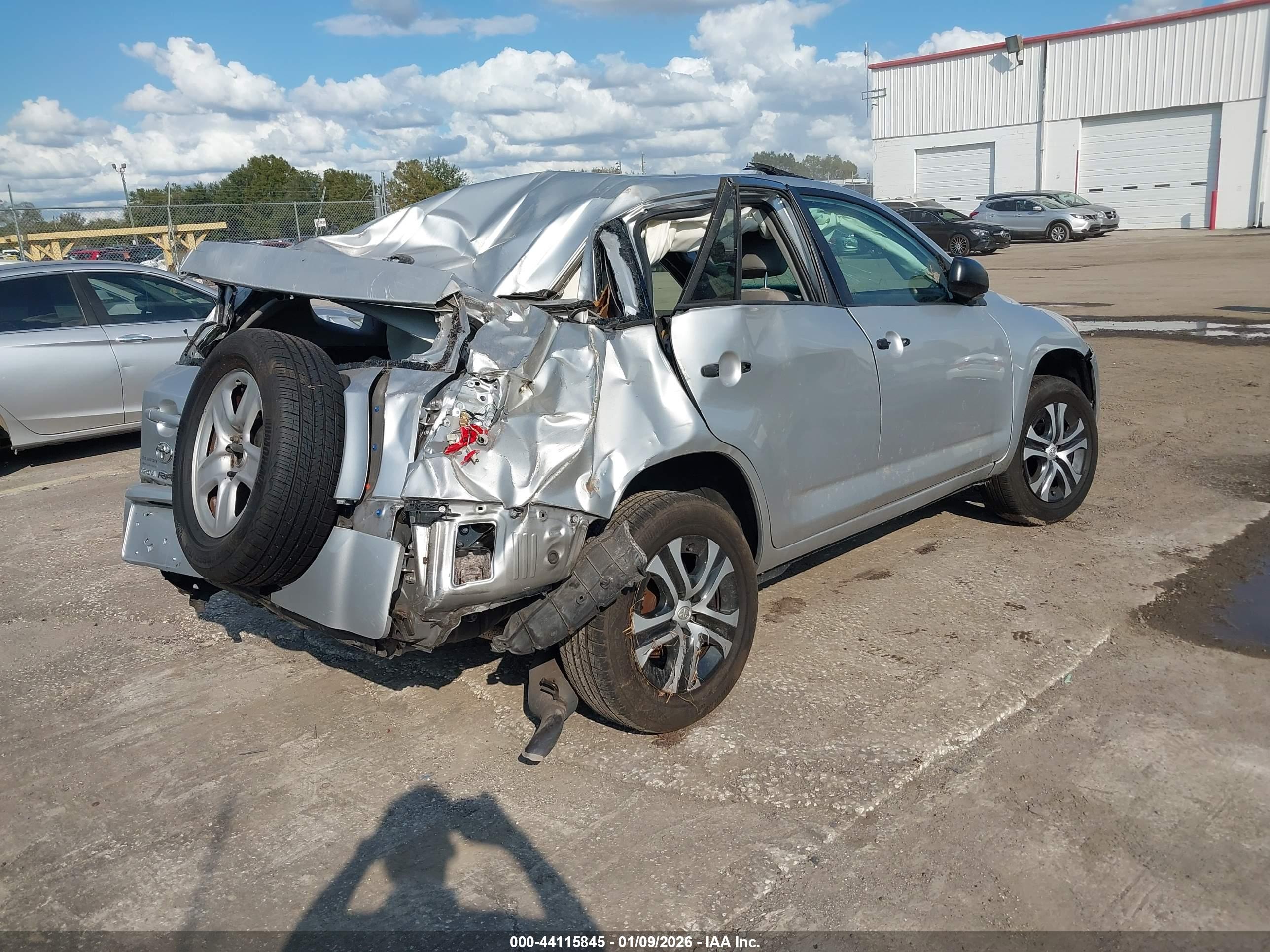 TOYOTA RAV4 image 4