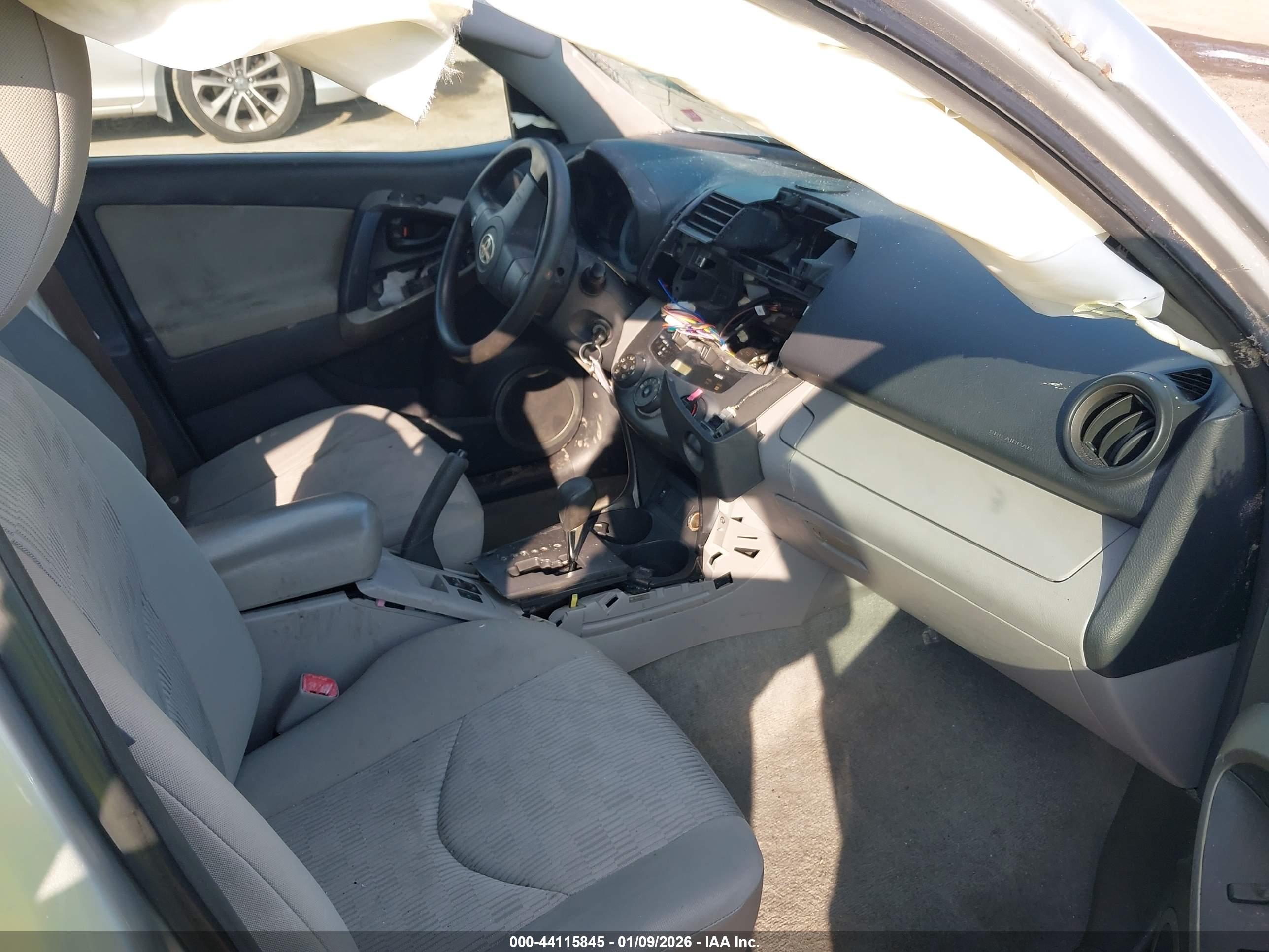 TOYOTA RAV4 image 5