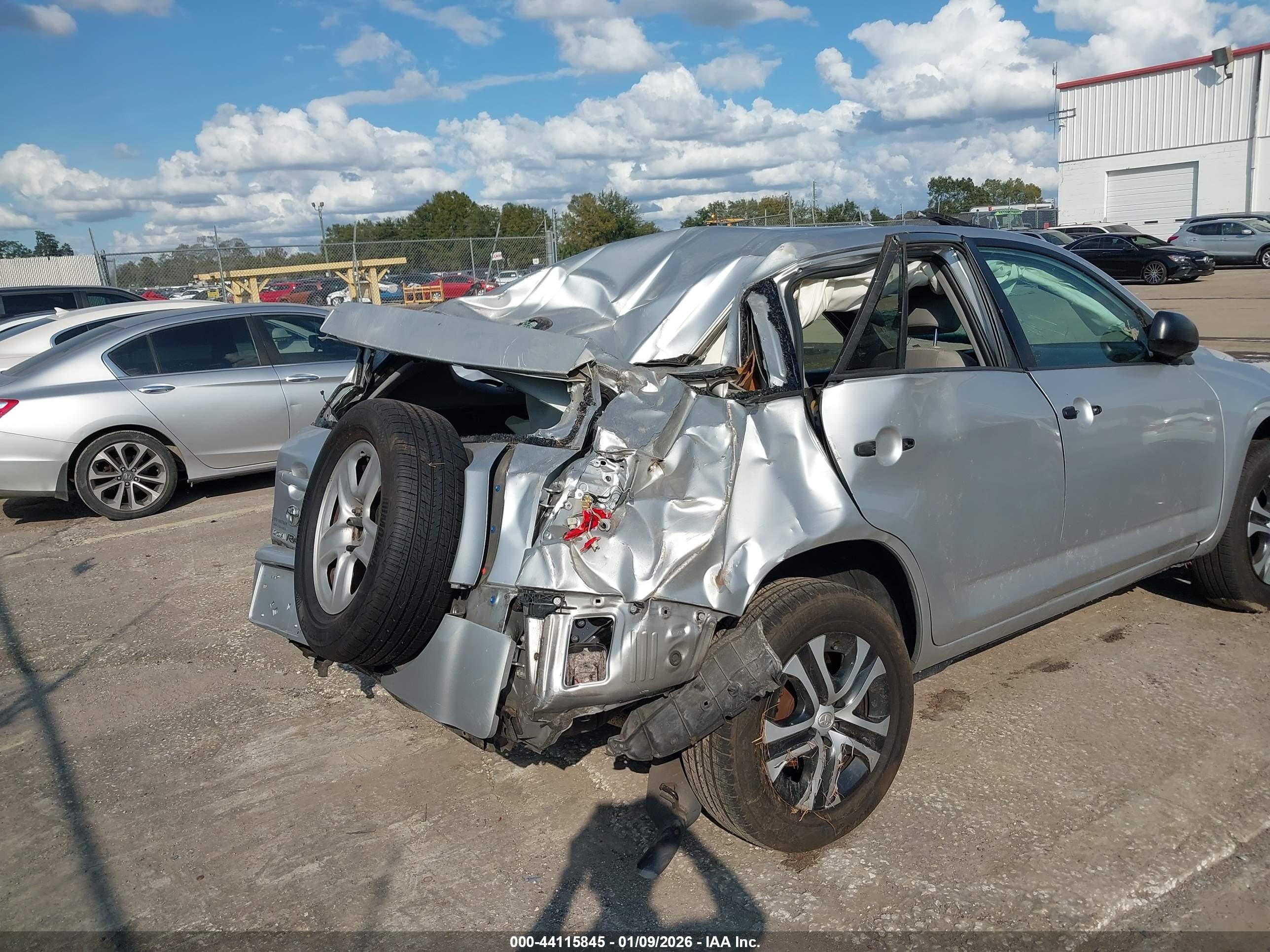 TOYOTA RAV4 image 6