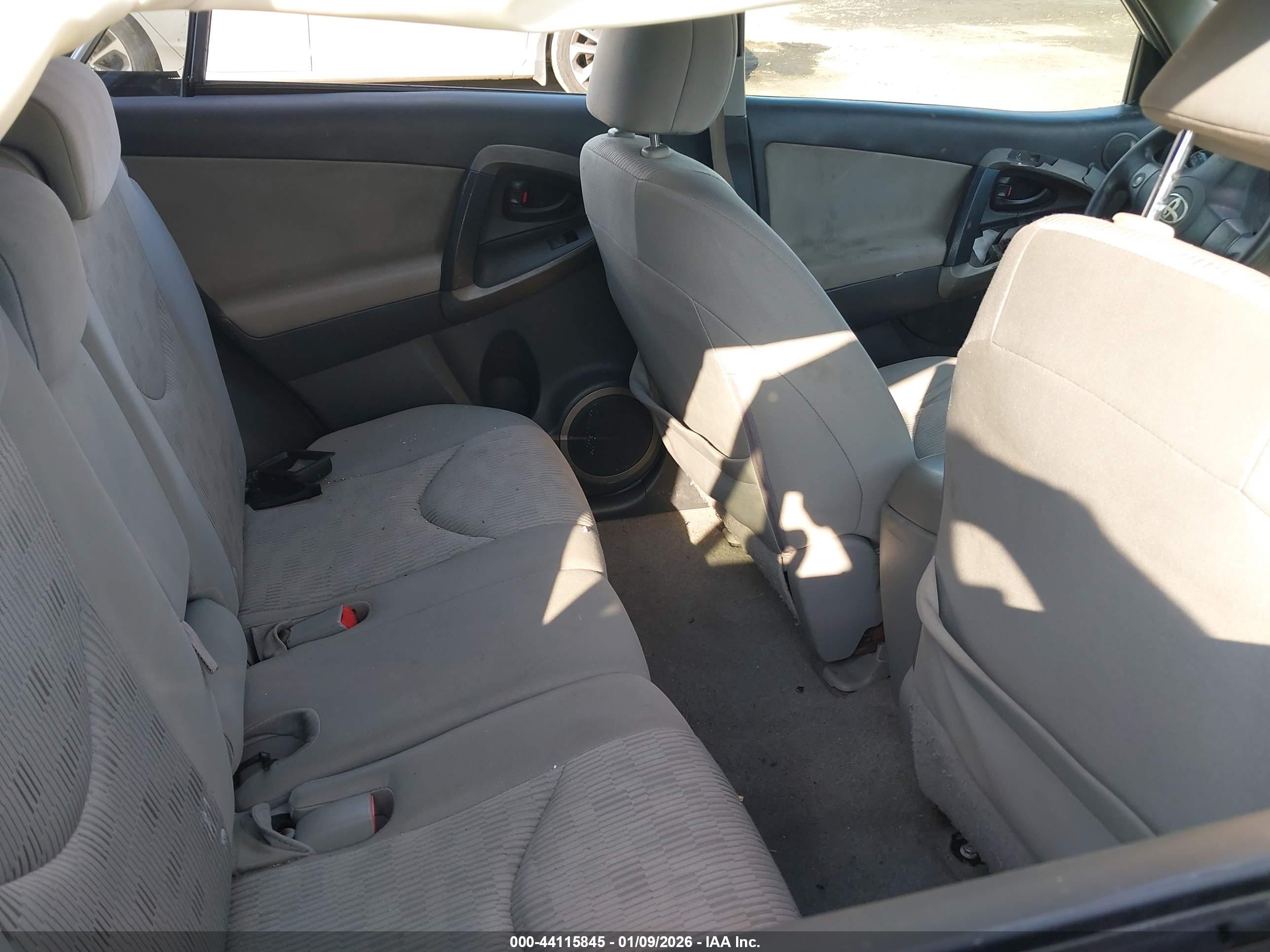 TOYOTA RAV4 image 8
