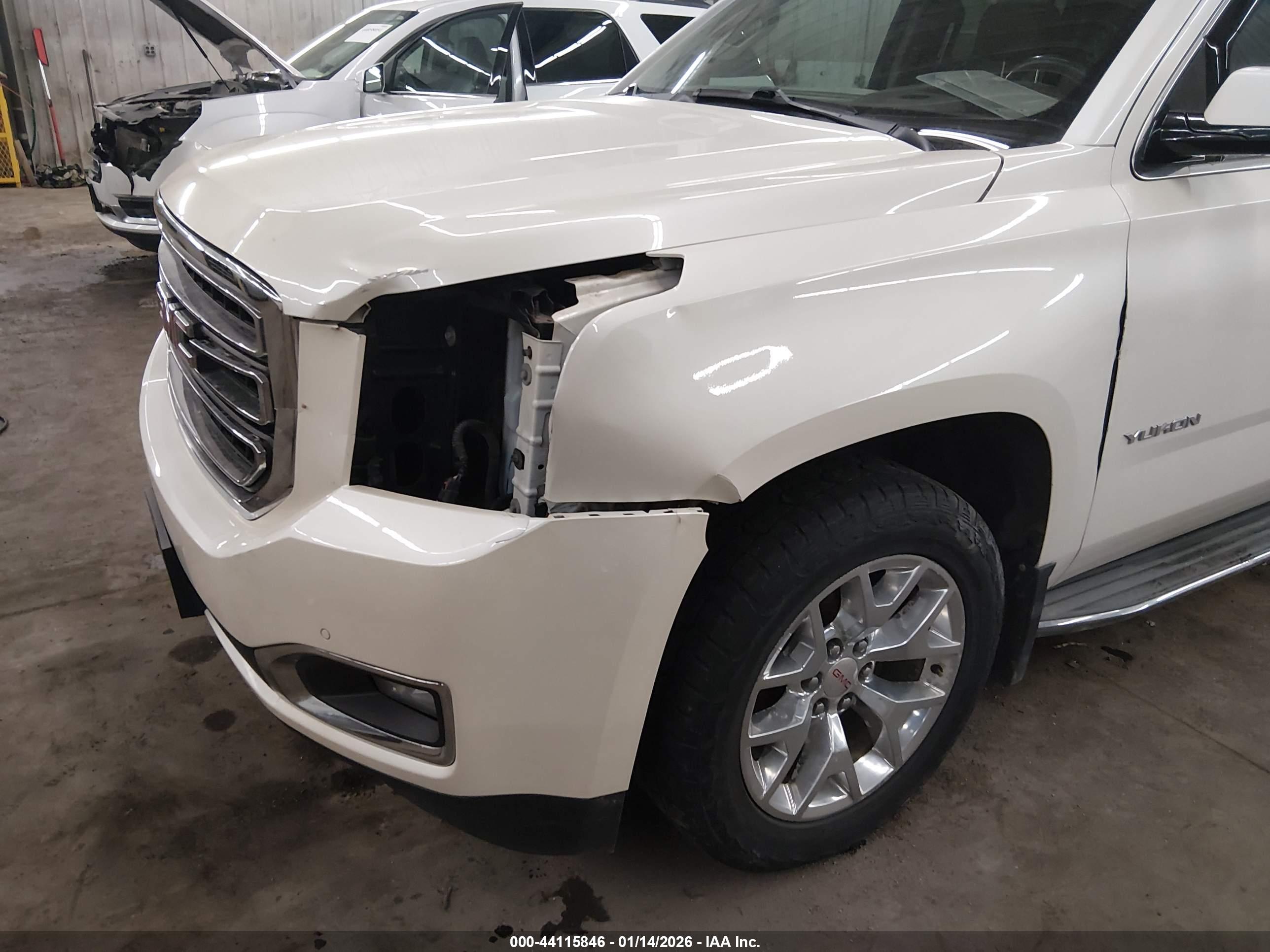 GMC YUKON image 6