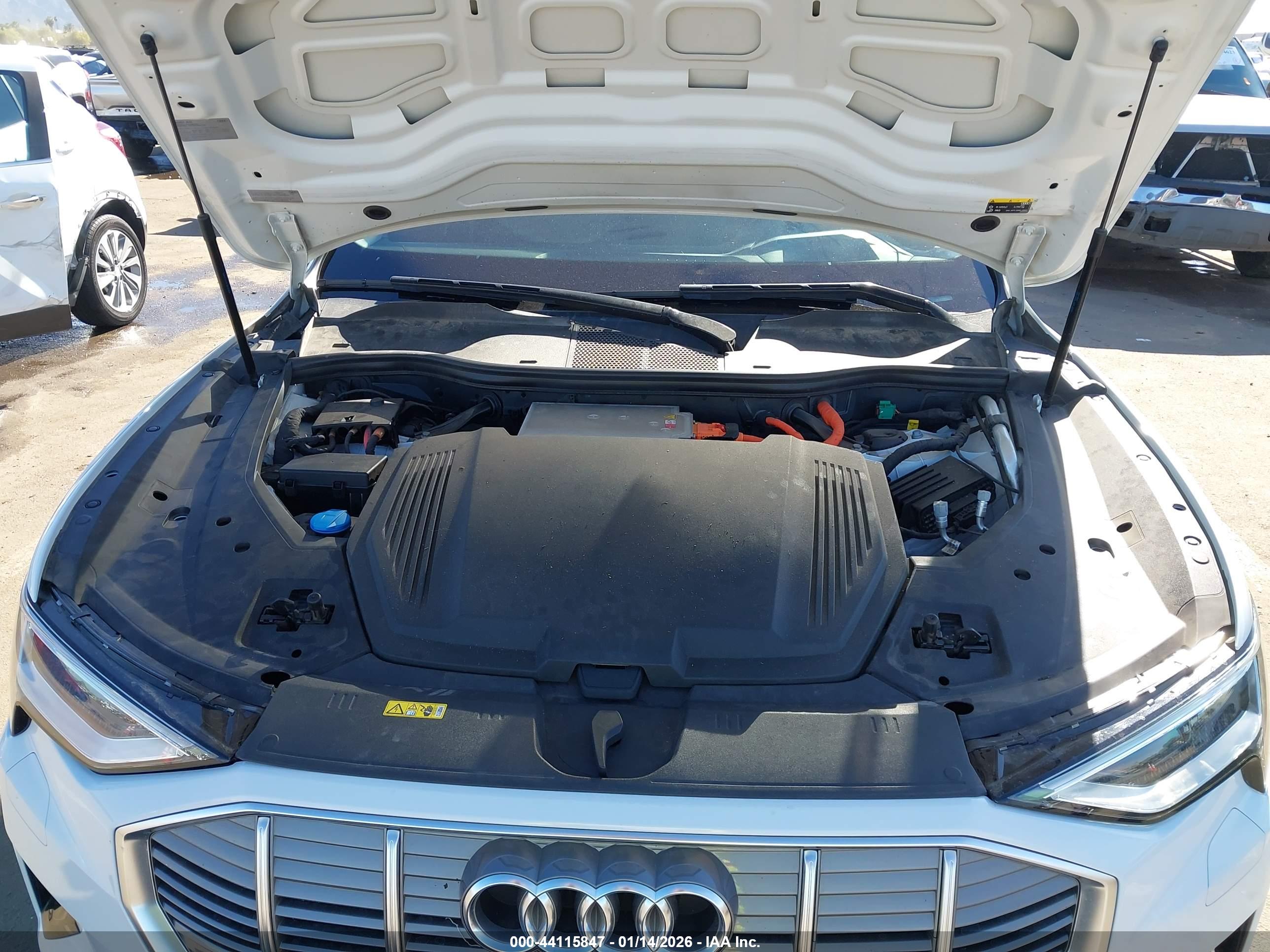 AUDI E-TRON image 10