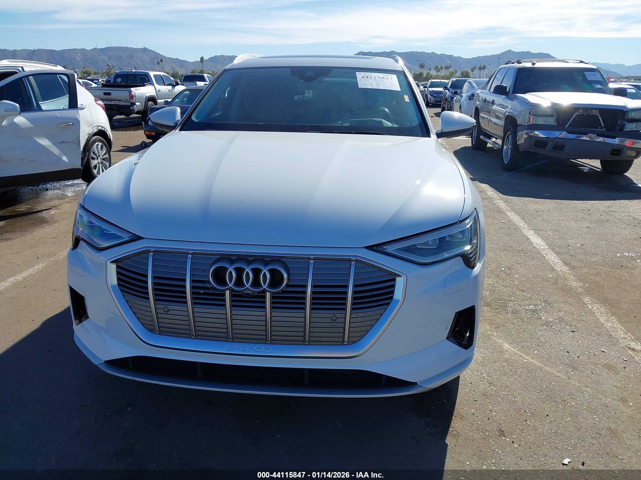 AUDI E-TRON image 6