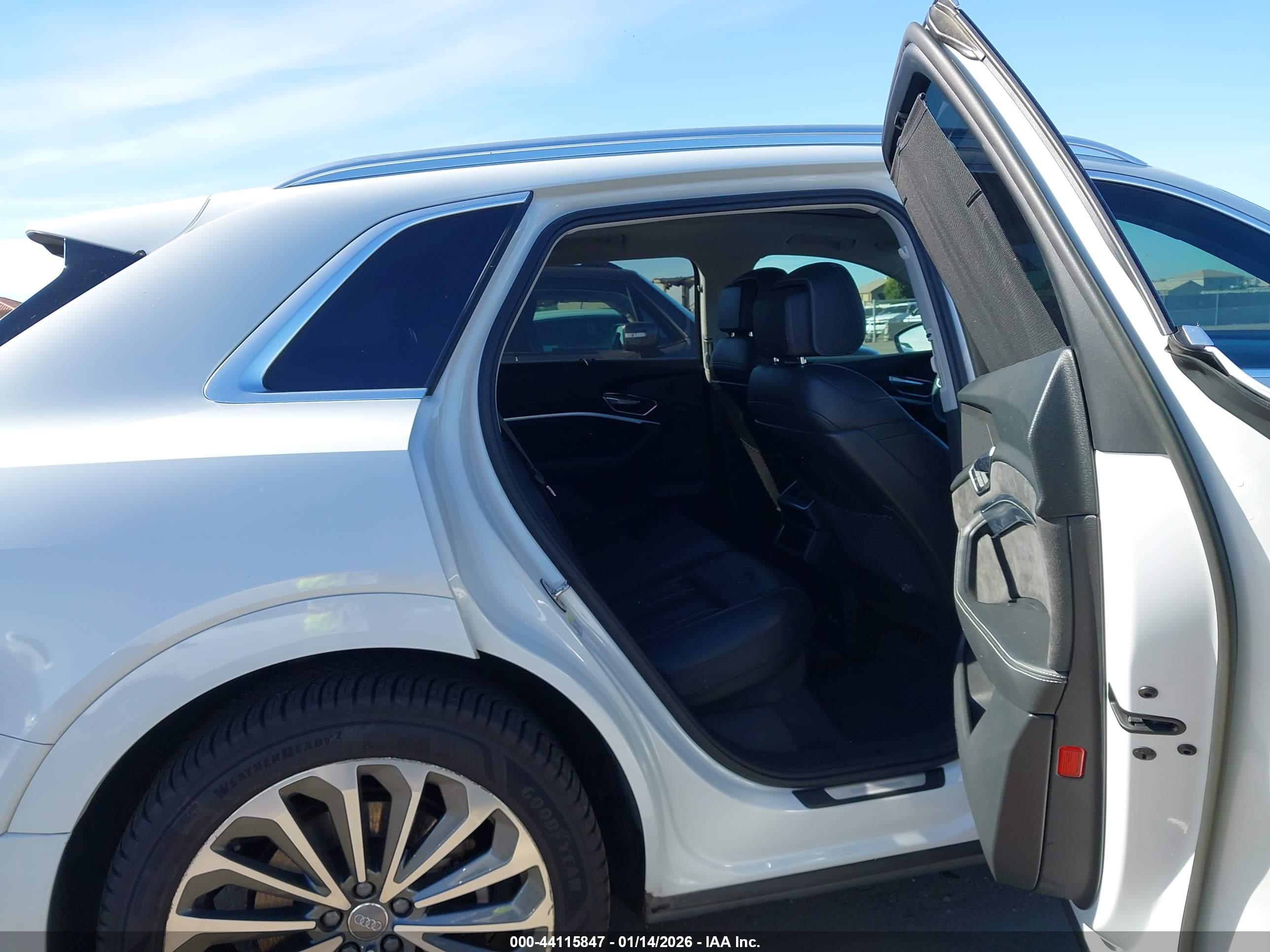 AUDI E-TRON image 8