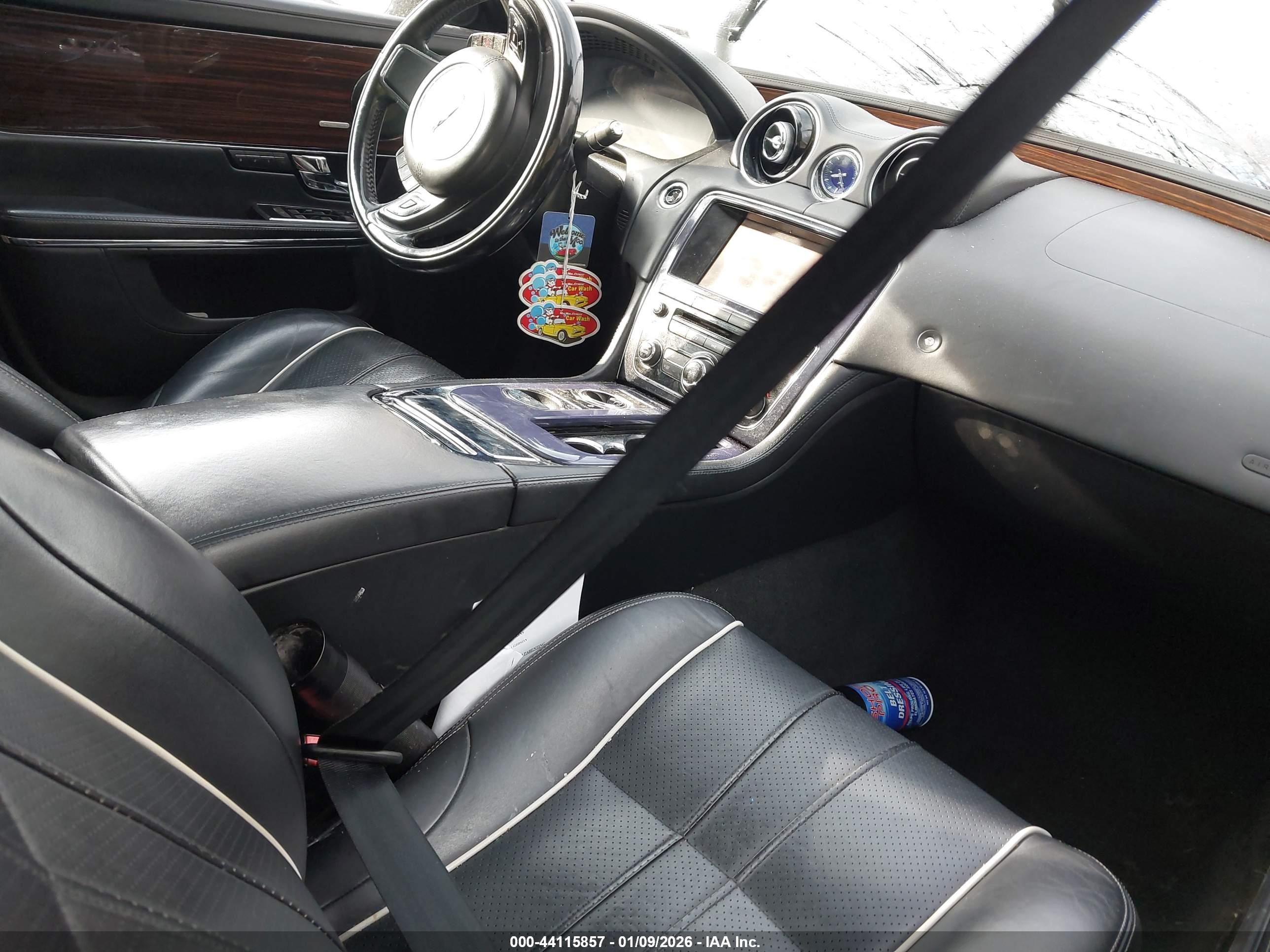 JAGUAR XJ image 5