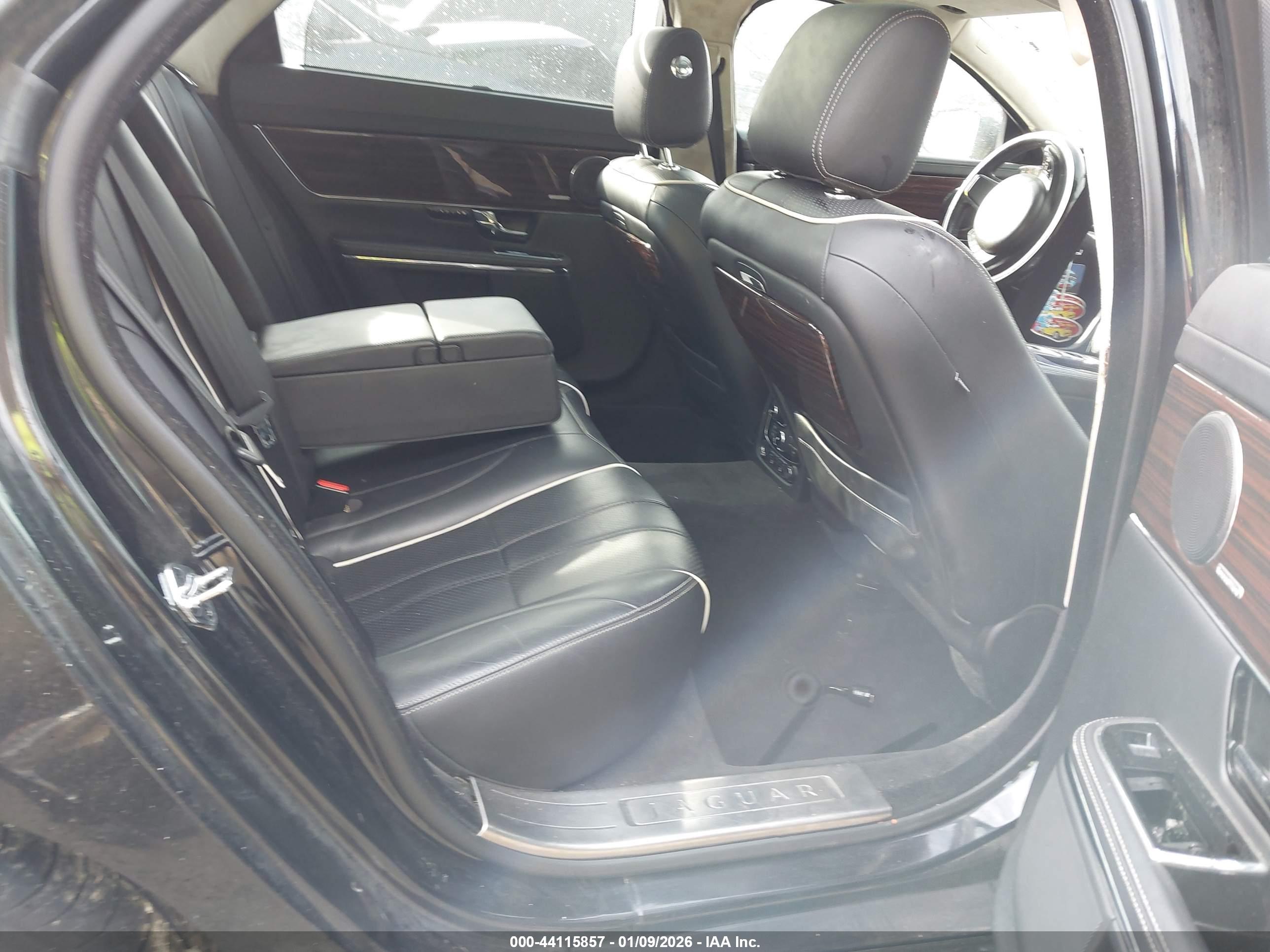 JAGUAR XJ image 8
