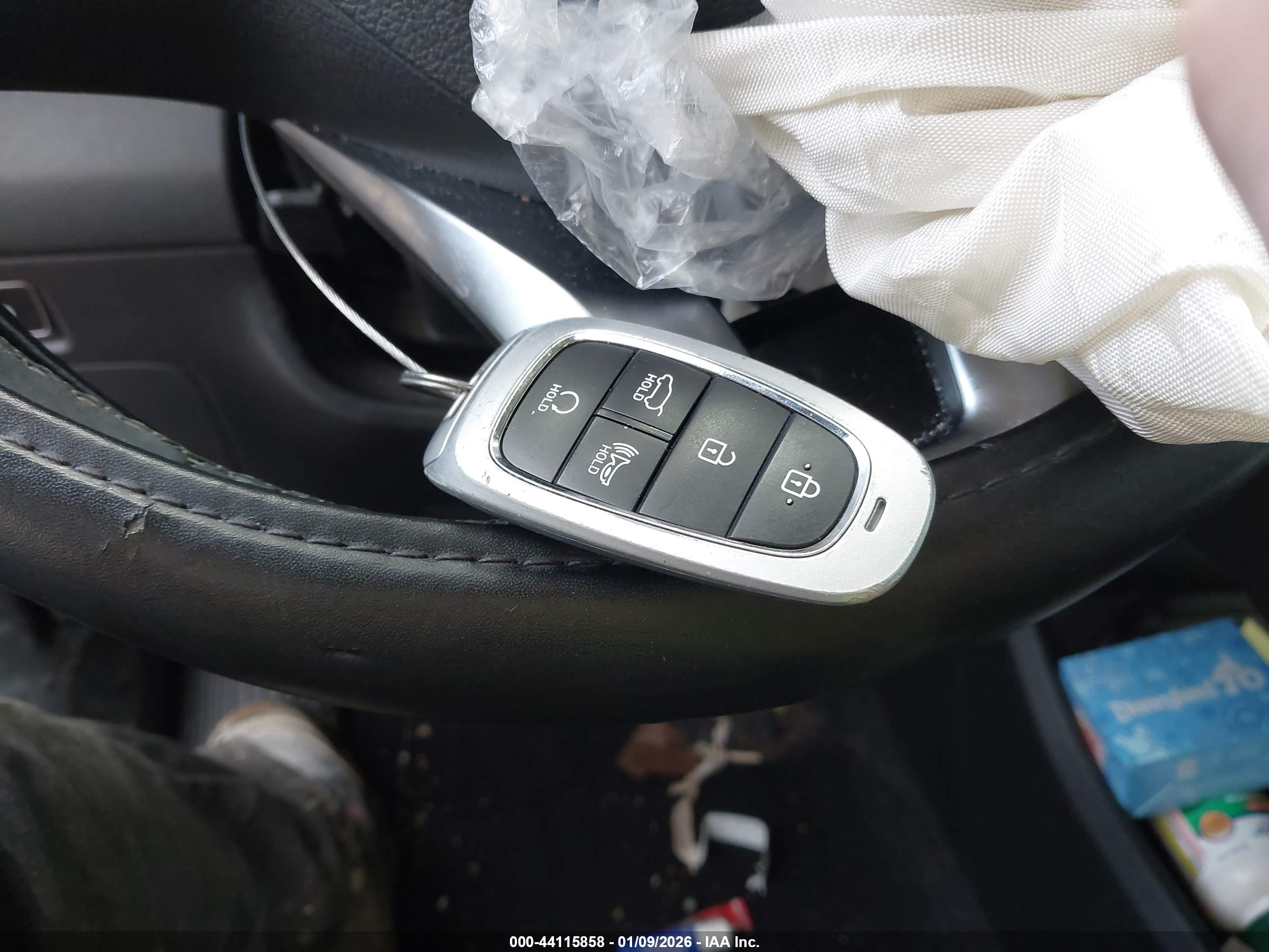 HYUNDAI SANTA image 11