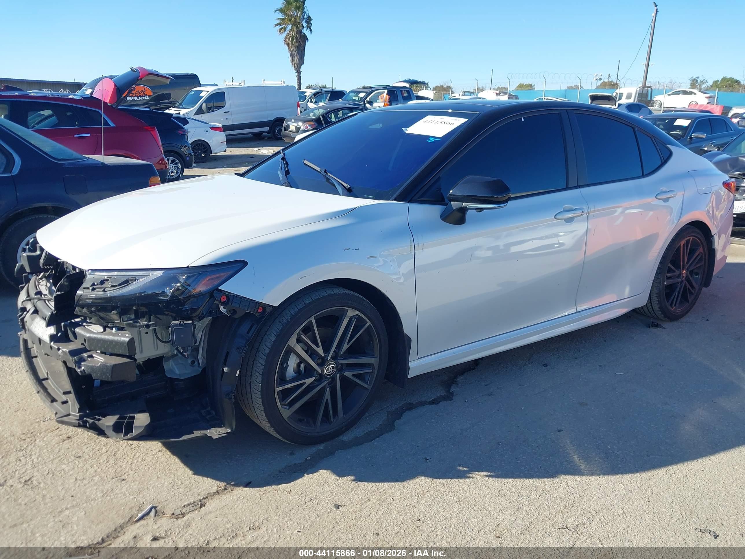 TOYOTA CAMRY image 2