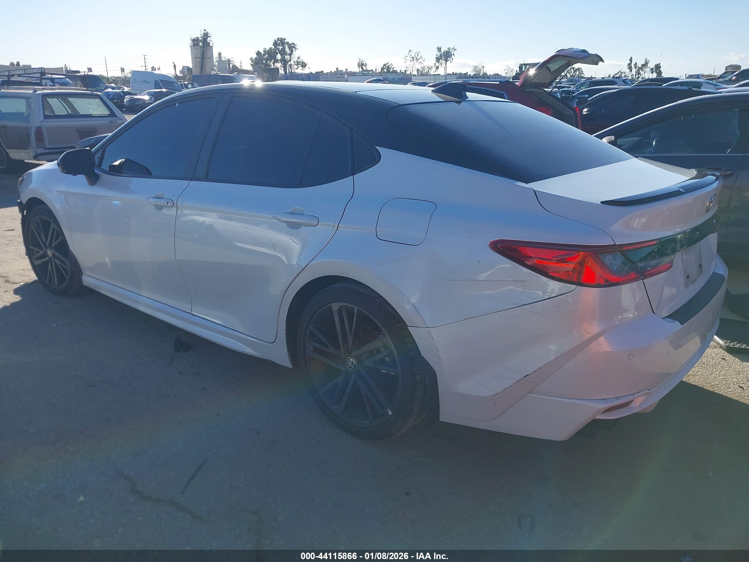 TOYOTA CAMRY image 3